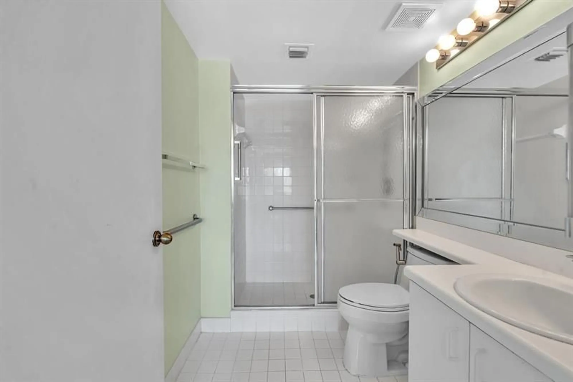 Property Slideshow image 24 of 72 | 9560 weldon cir apt j413, Fort Lauderdale, FL, 33321