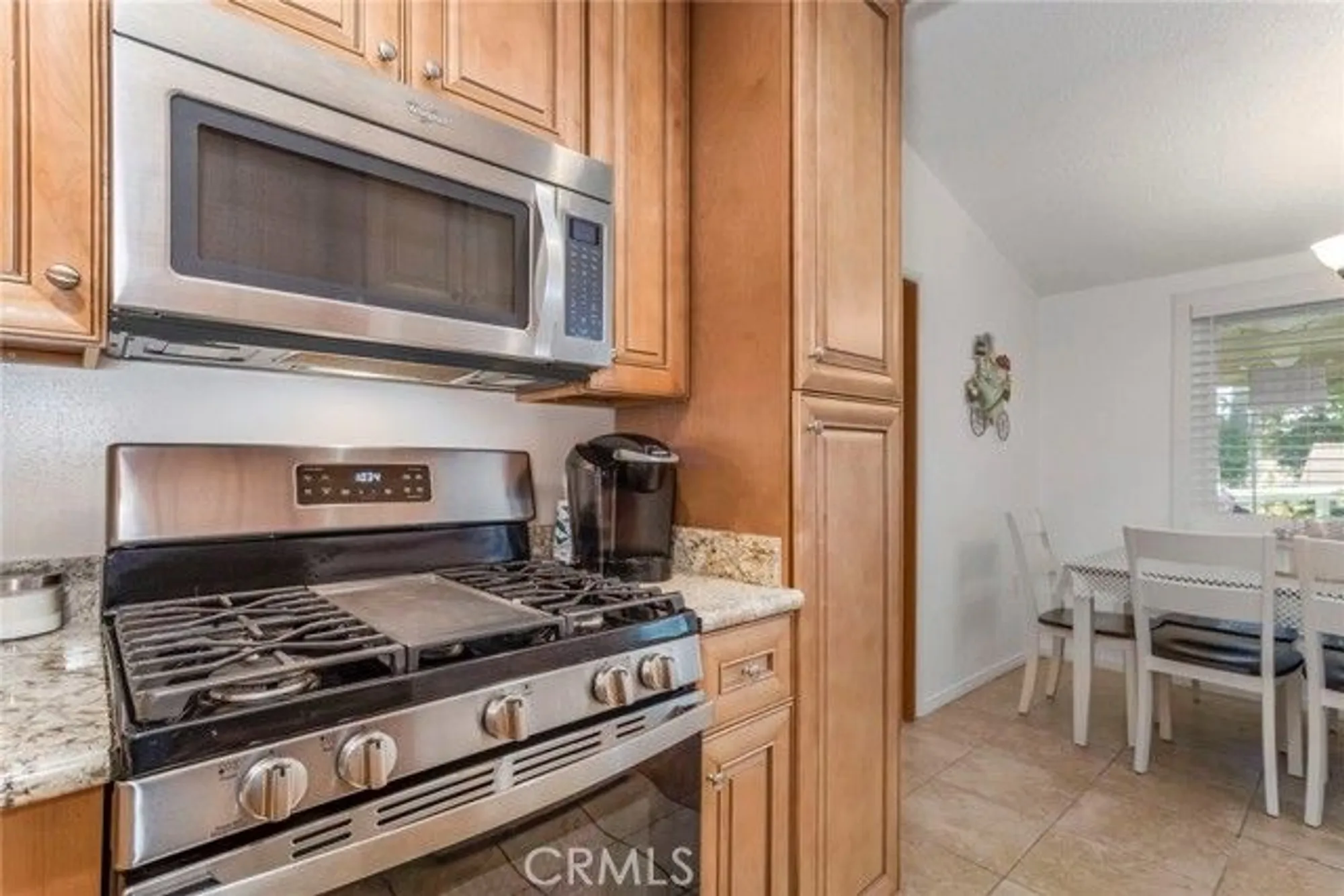 Property Slideshow image 14 of 35 | 19124 avenue of the oaks a, Newhall, CA, 91321