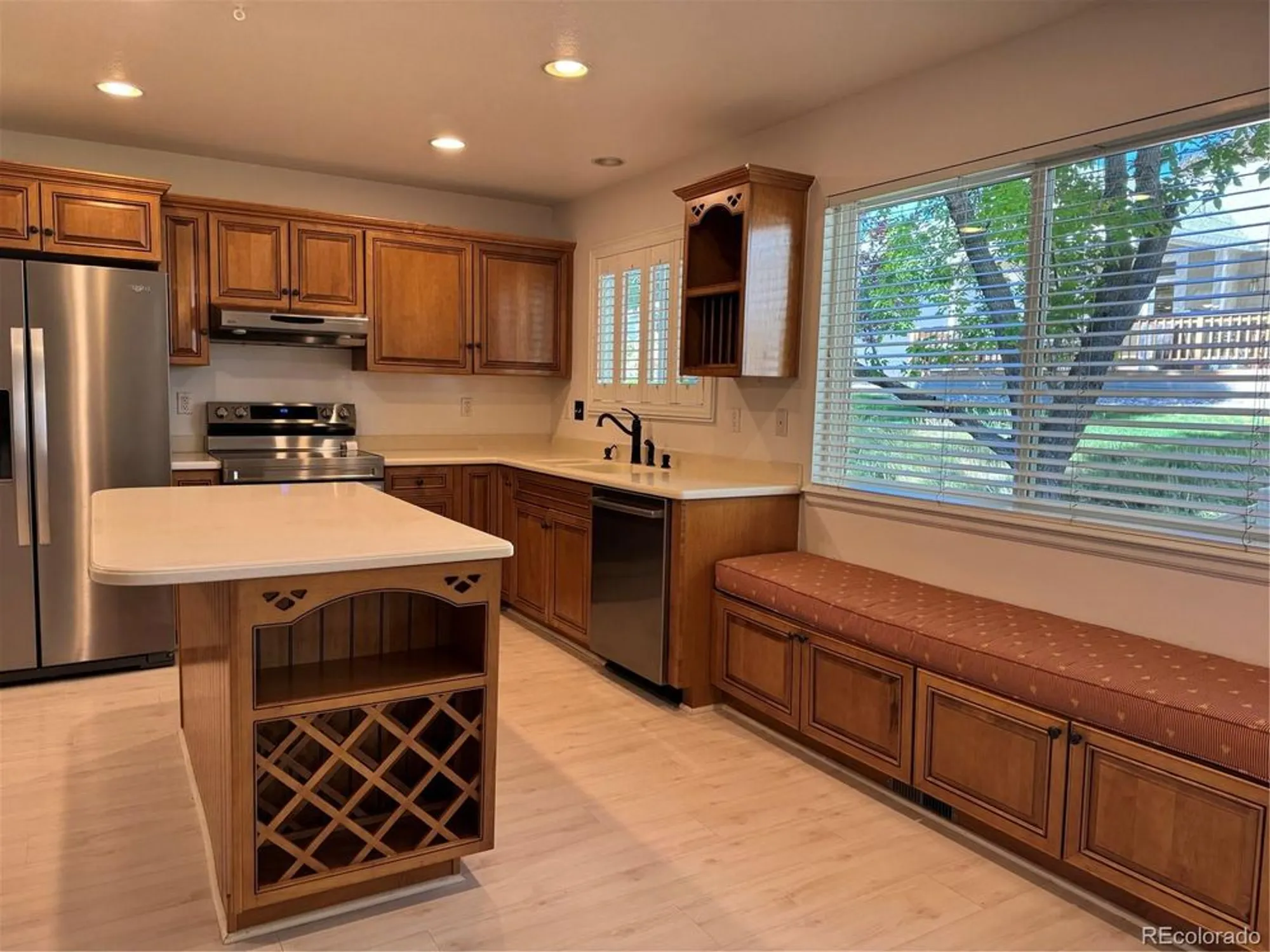 Property Slideshow image 11 of 31 | 41 canongate ln, Highlands Ranch, CO, 80130