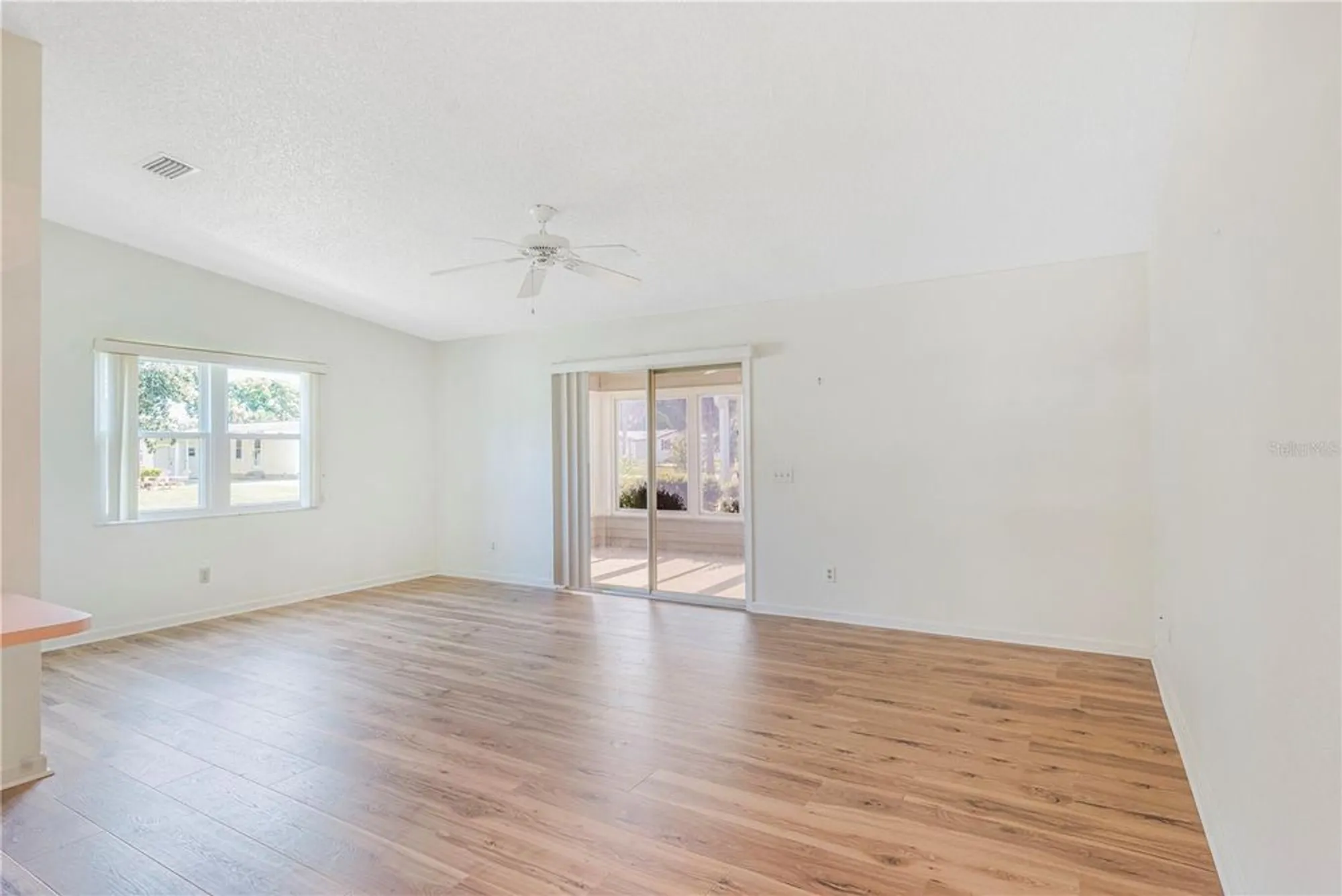 Property Slideshow image 13 of 33 | 1114 paradise dr, Lady Lake, FL, 32159