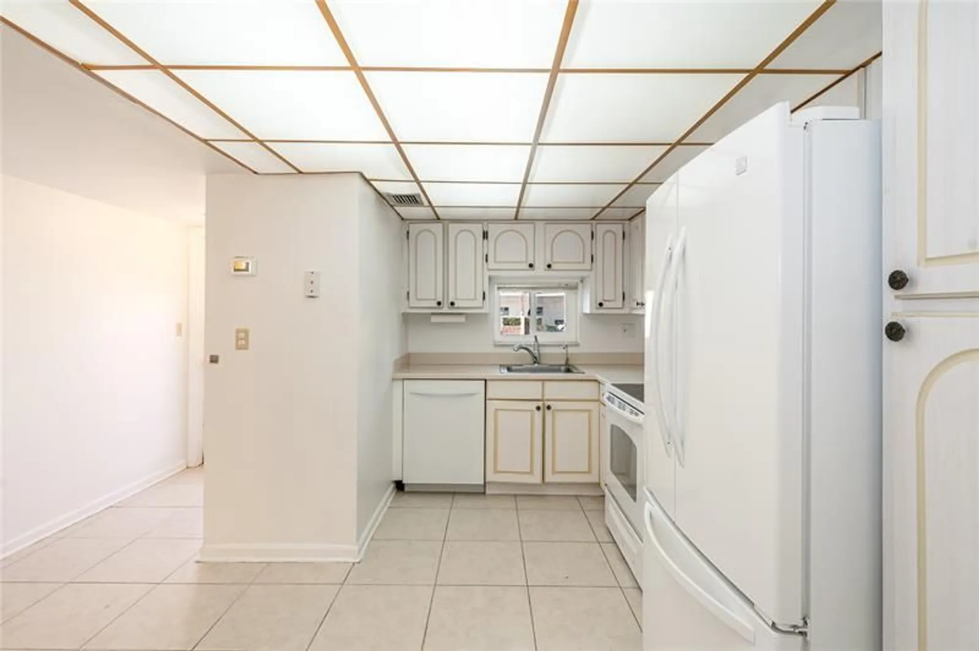 Property Slideshow image 12 of 81 | 8960 s hollybrook blvd 103, Pembroke Pines, FL, 33025
