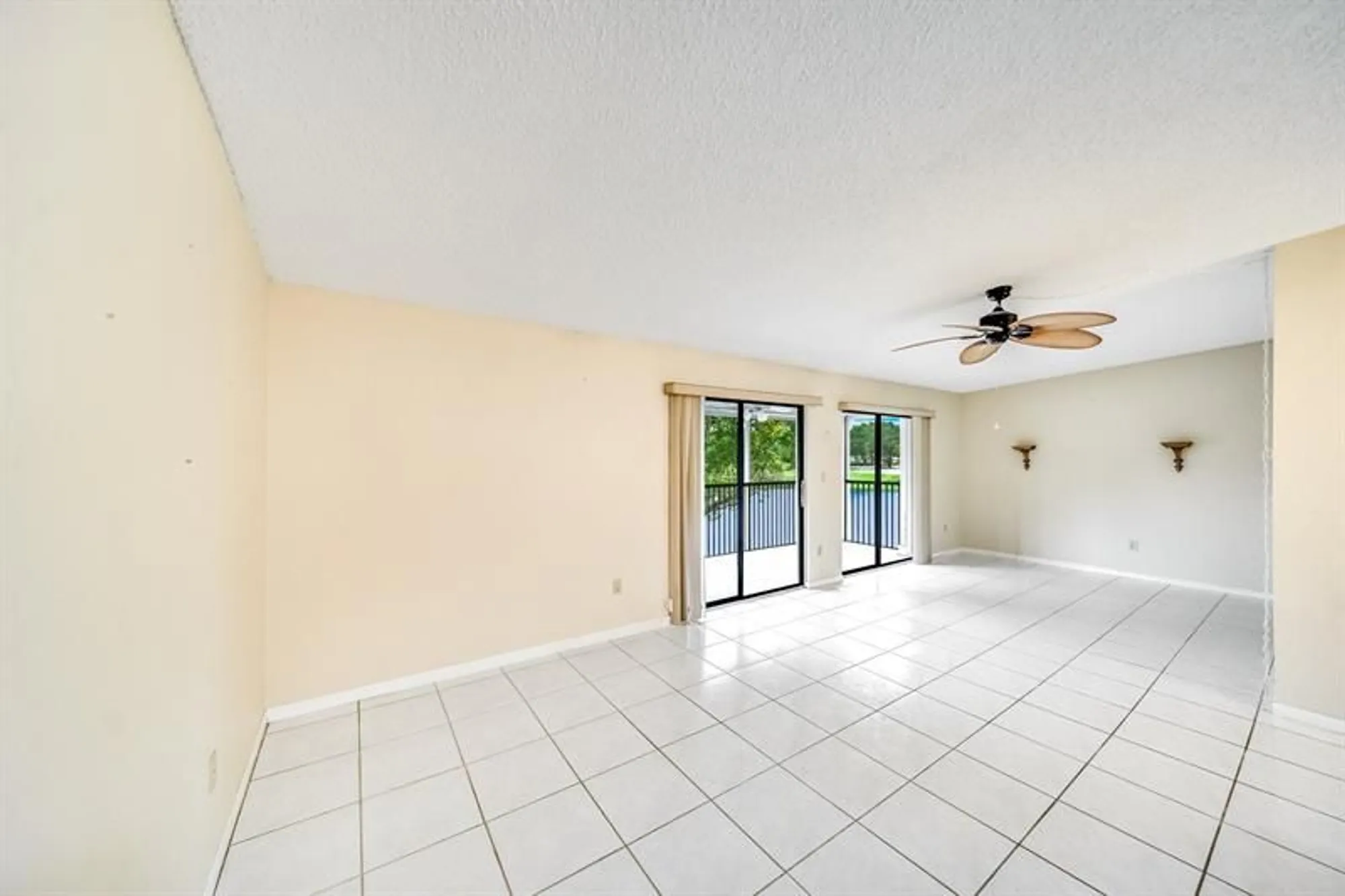 Property Slideshow image 5 of 30 | 9933 n belfort cir 201, Tamarac, FL, 33321