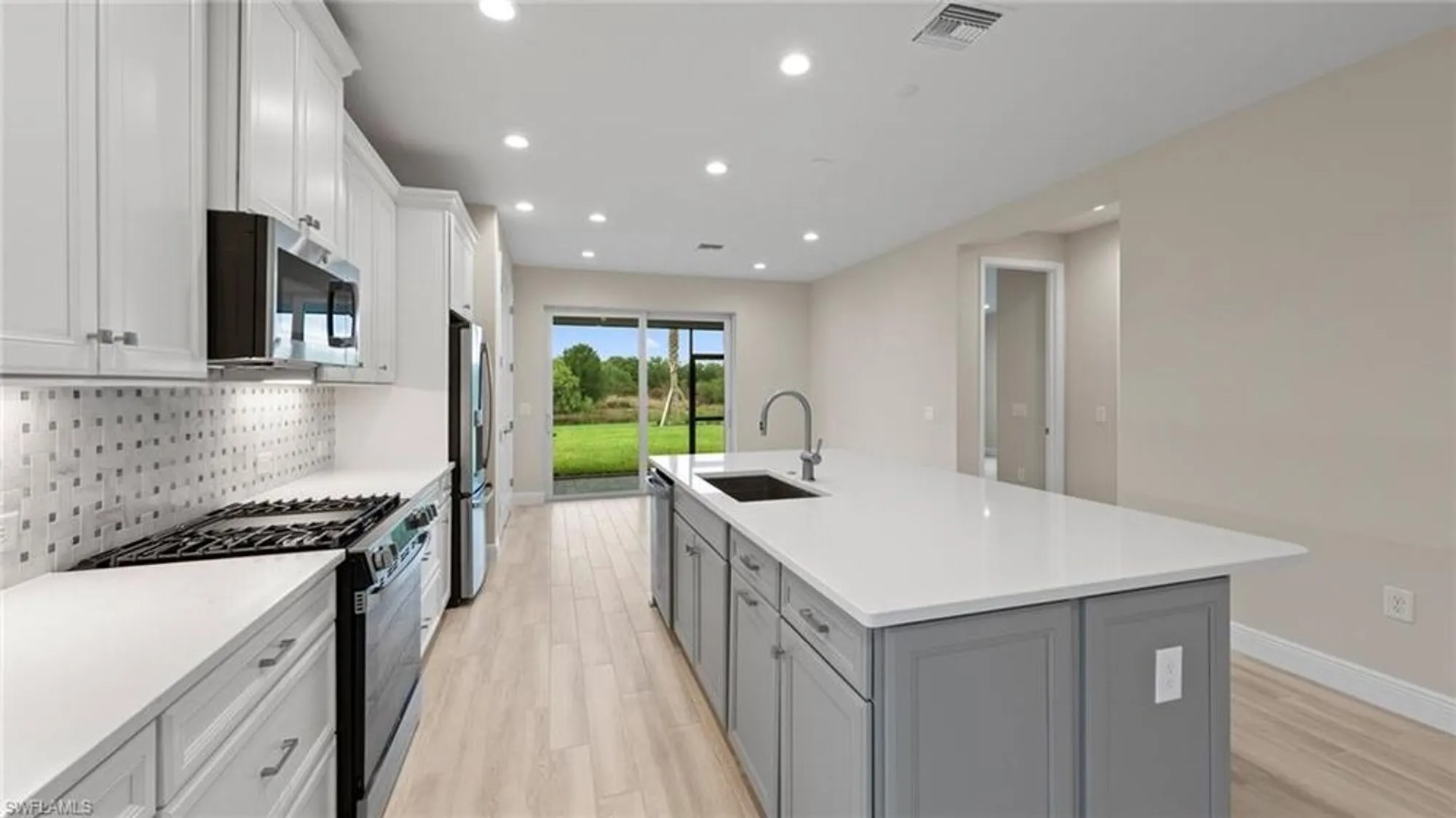 Property Slideshow image 8 of 33 | 2937 heritage pines dr, Fort Myers, FL, 33905