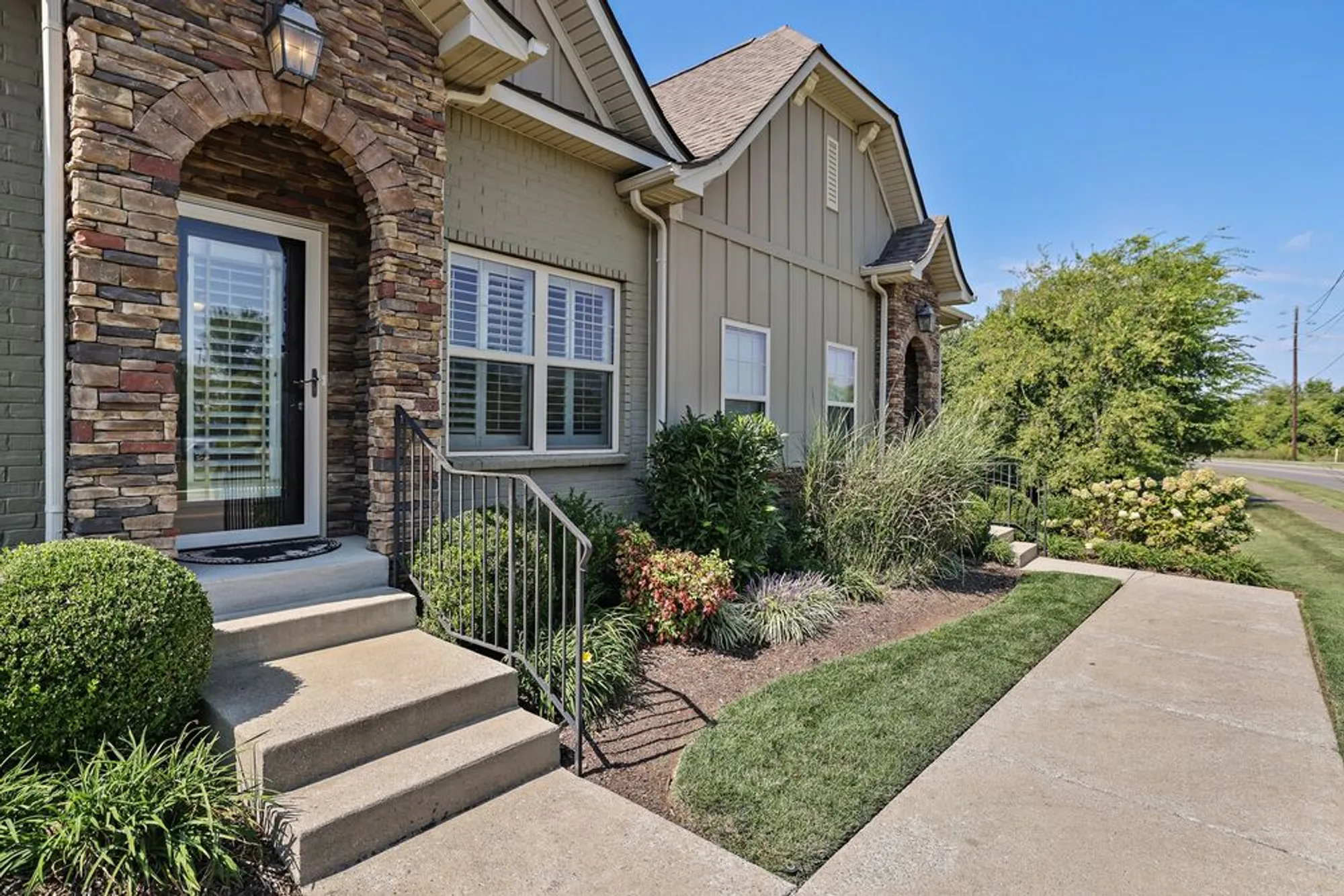 Property Slideshow image 4 of 45 | 304 thesing ct pvt, Nolensville, TN, 37135