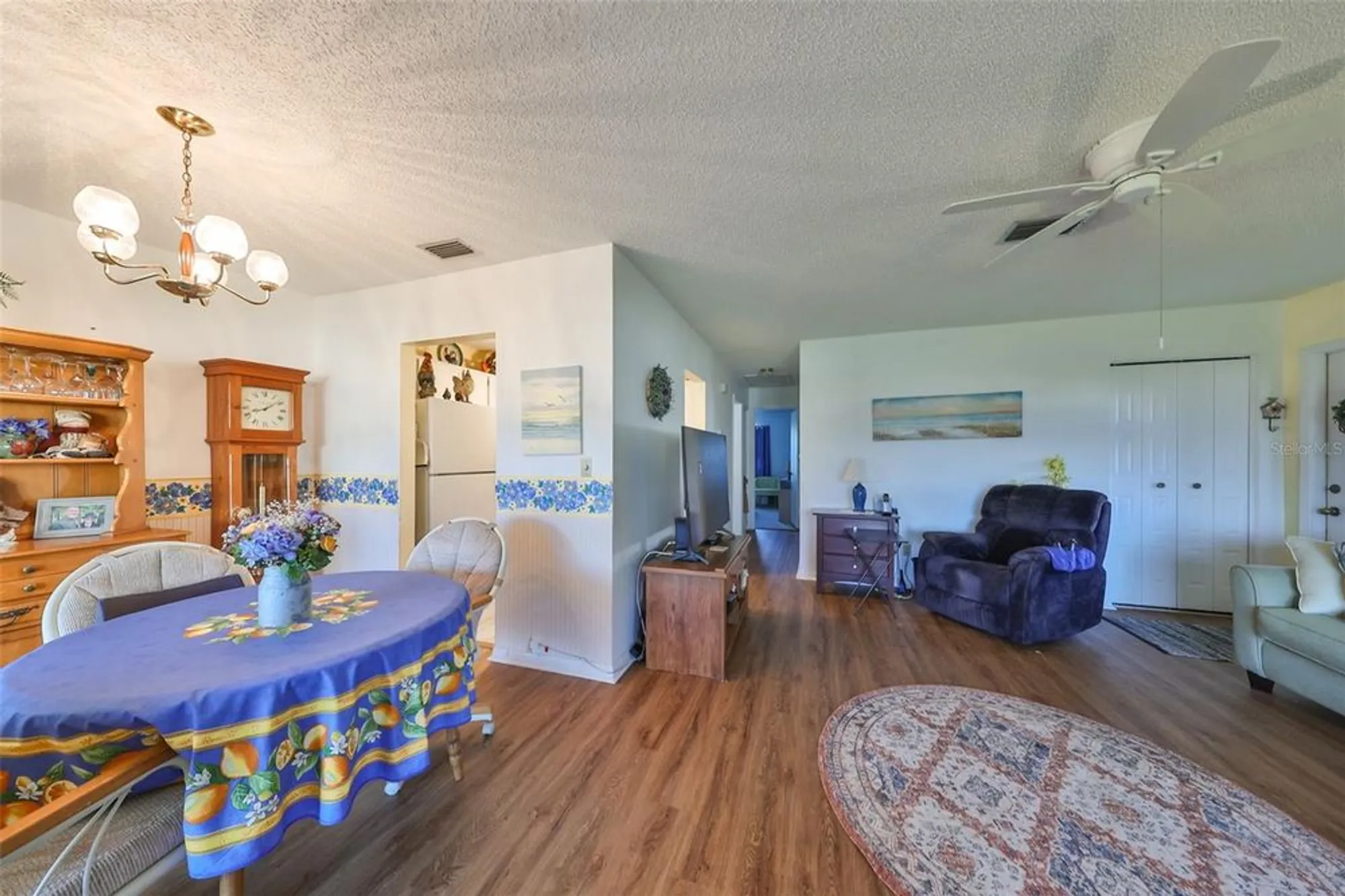 Property Slideshow image 9 of 50 | 1901 canterbury ln 19, Sun City Center, FL, 33573