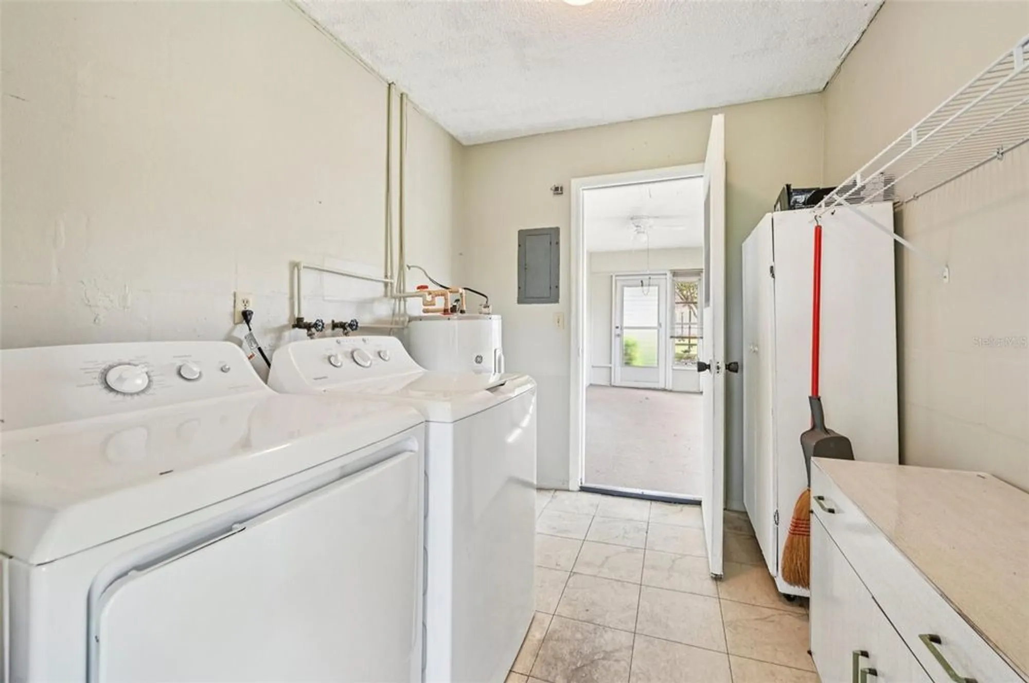 Property Slideshow image 25 of 59 | 1908 canterbury ln 25, Sun City Center, FL, 33573