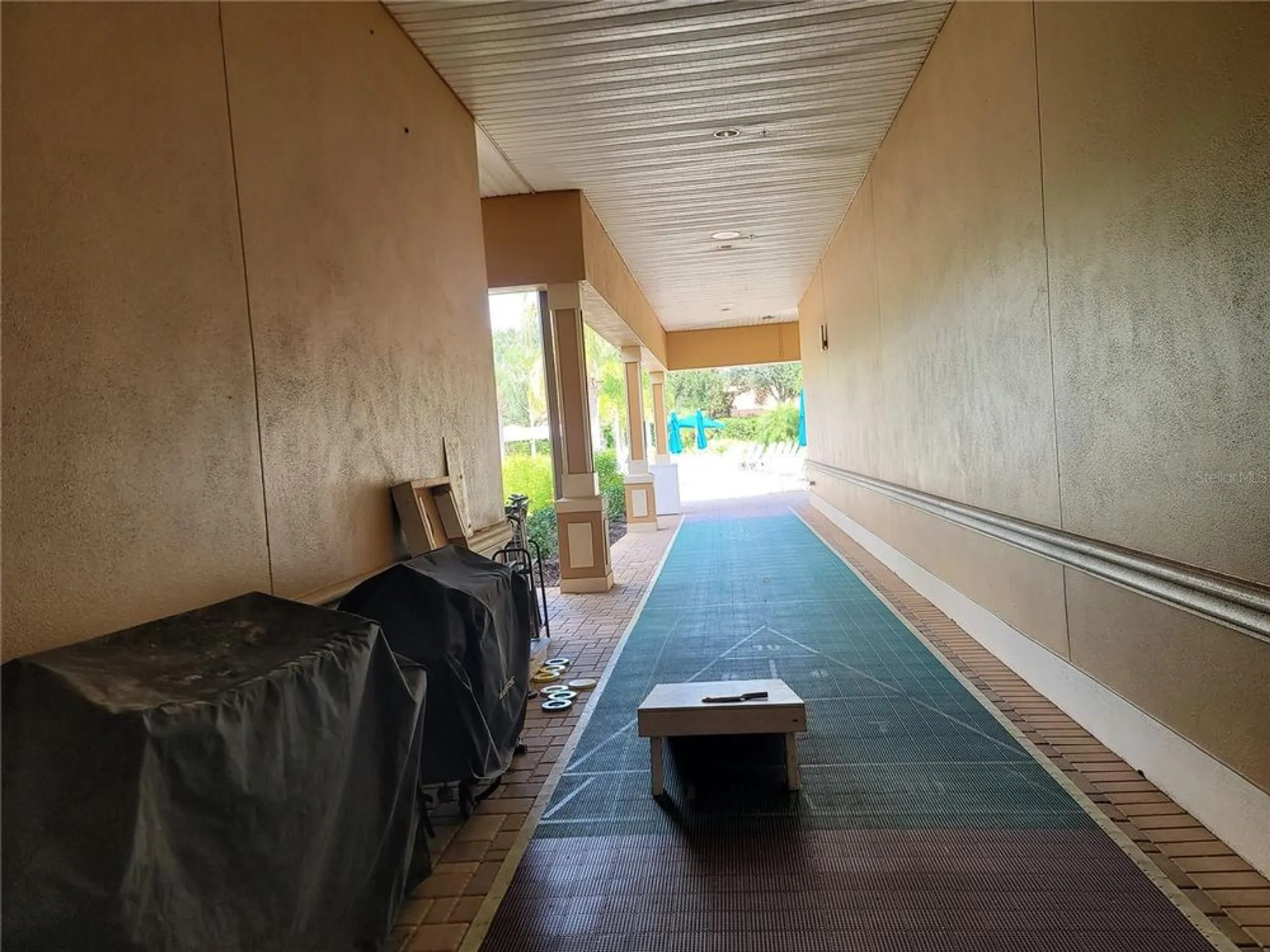 Property Slideshow image 49 of 100 | 303 bluewater falls ct, Apollo Beach, FL, 33572