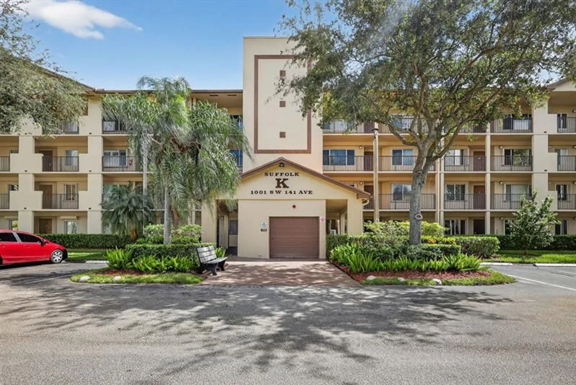 Property Slideshow image 10 of 70 | 1001 sw 141st ave, Pembroke Pines, FL, 33027