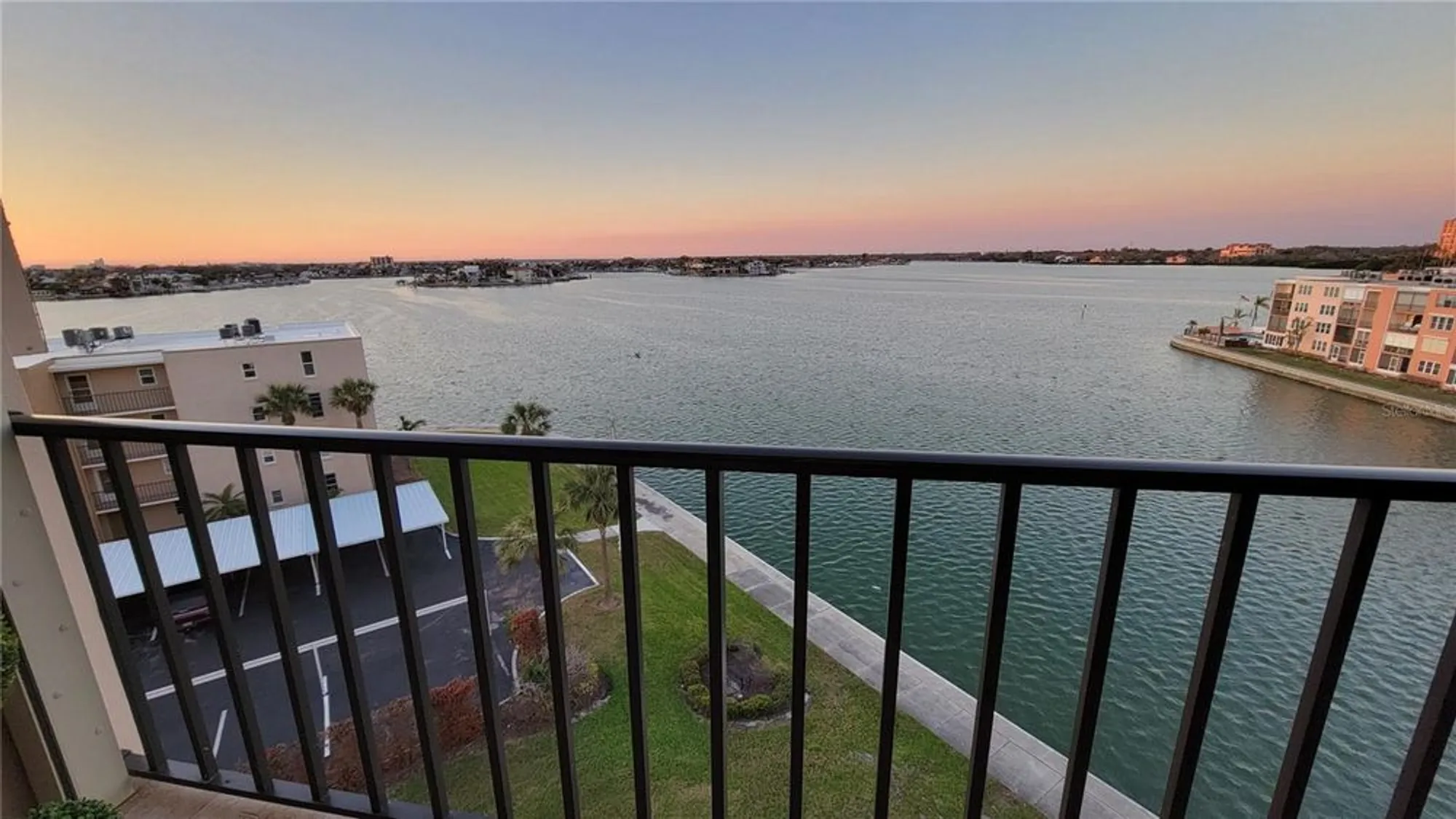 Property Slideshow image 4 of 100 | 7700 sun island dr 608, South Pasadena, FL, 33707