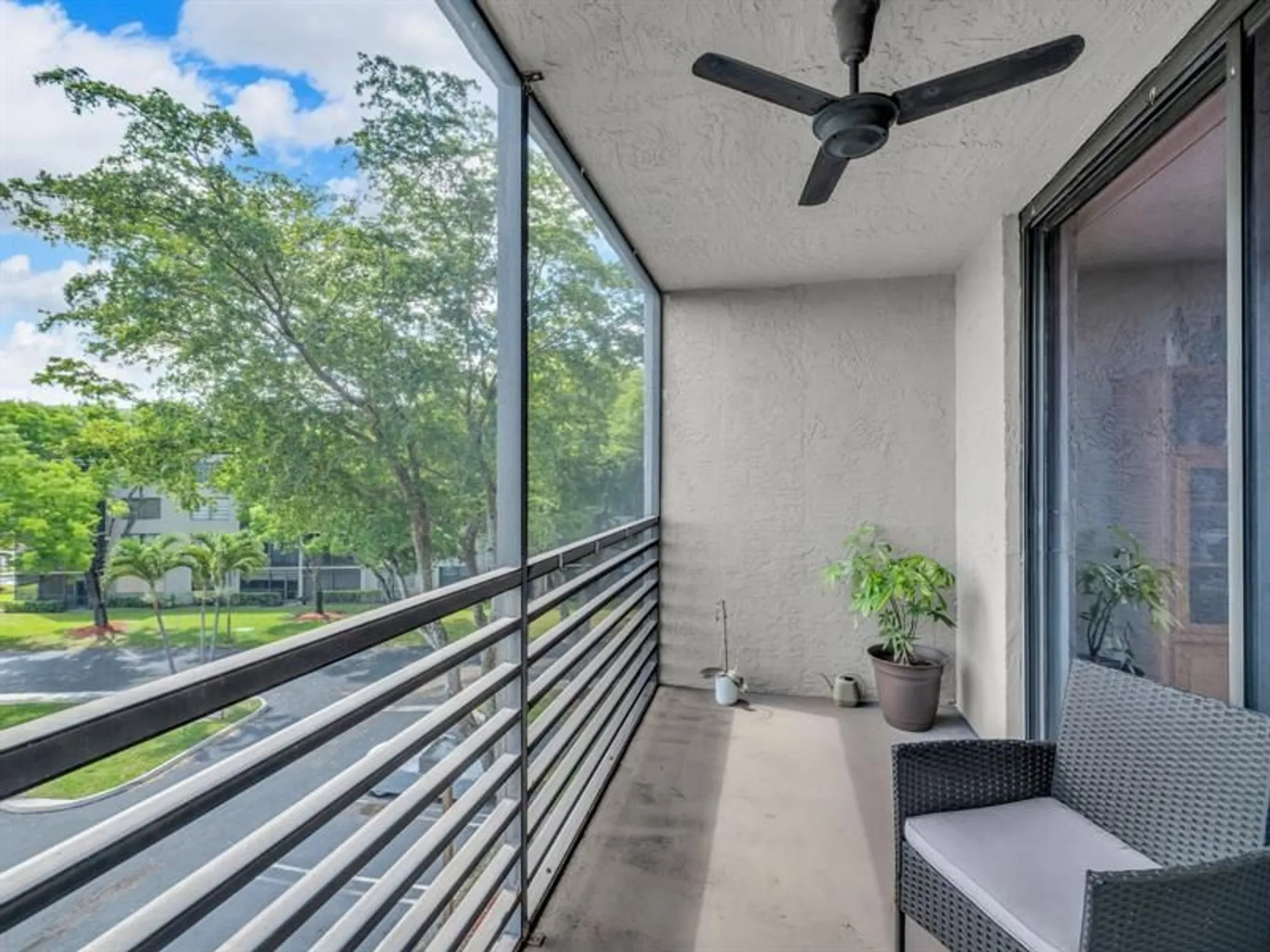 Property Slideshow image 38 of 51 | 1101 colony point cir 422, Pembroke Pines, FL, 33026