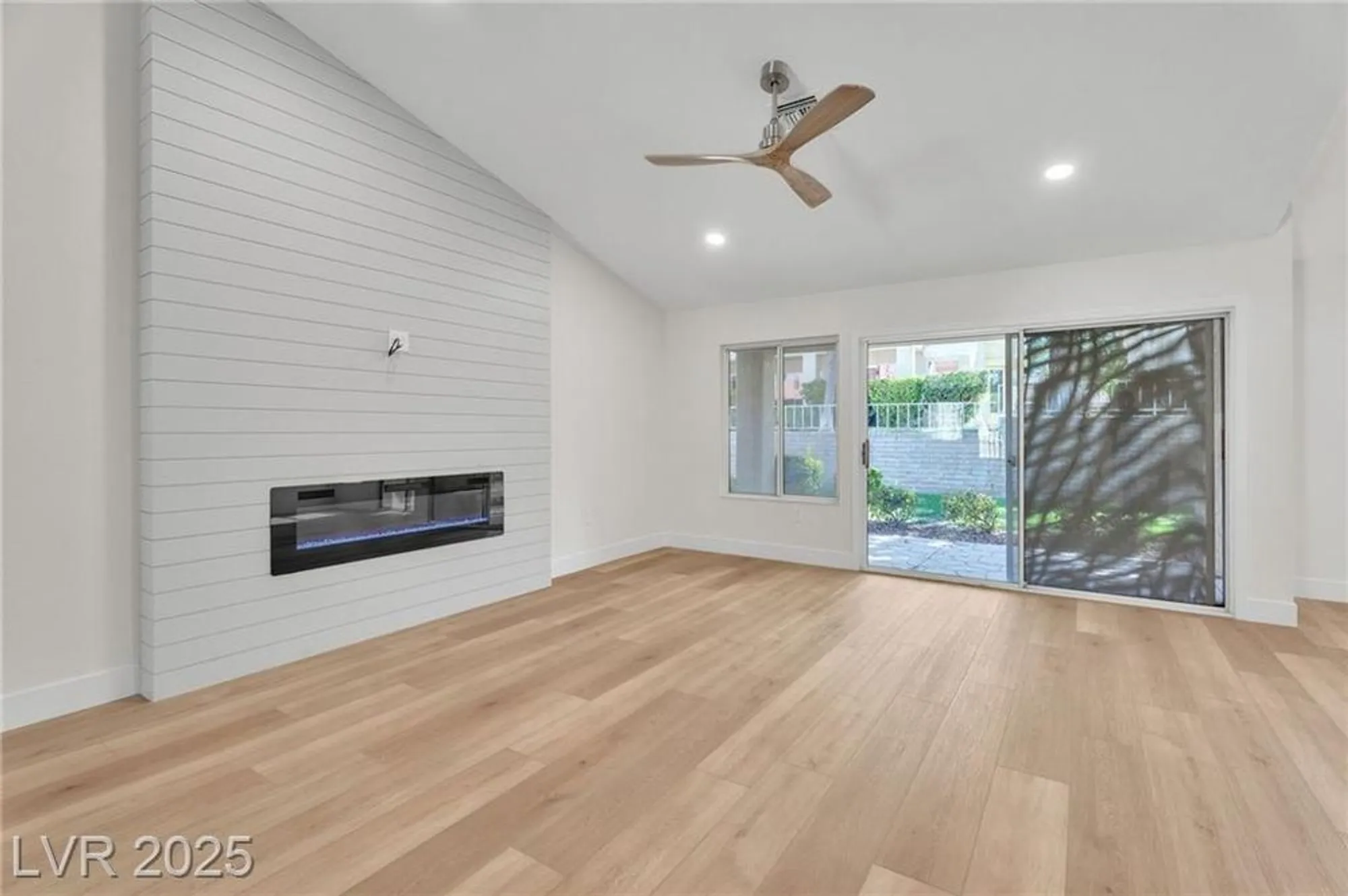 Property Slideshow image 15 of 61 | 8537 glenmount dr, Las Vegas, NV, 89134