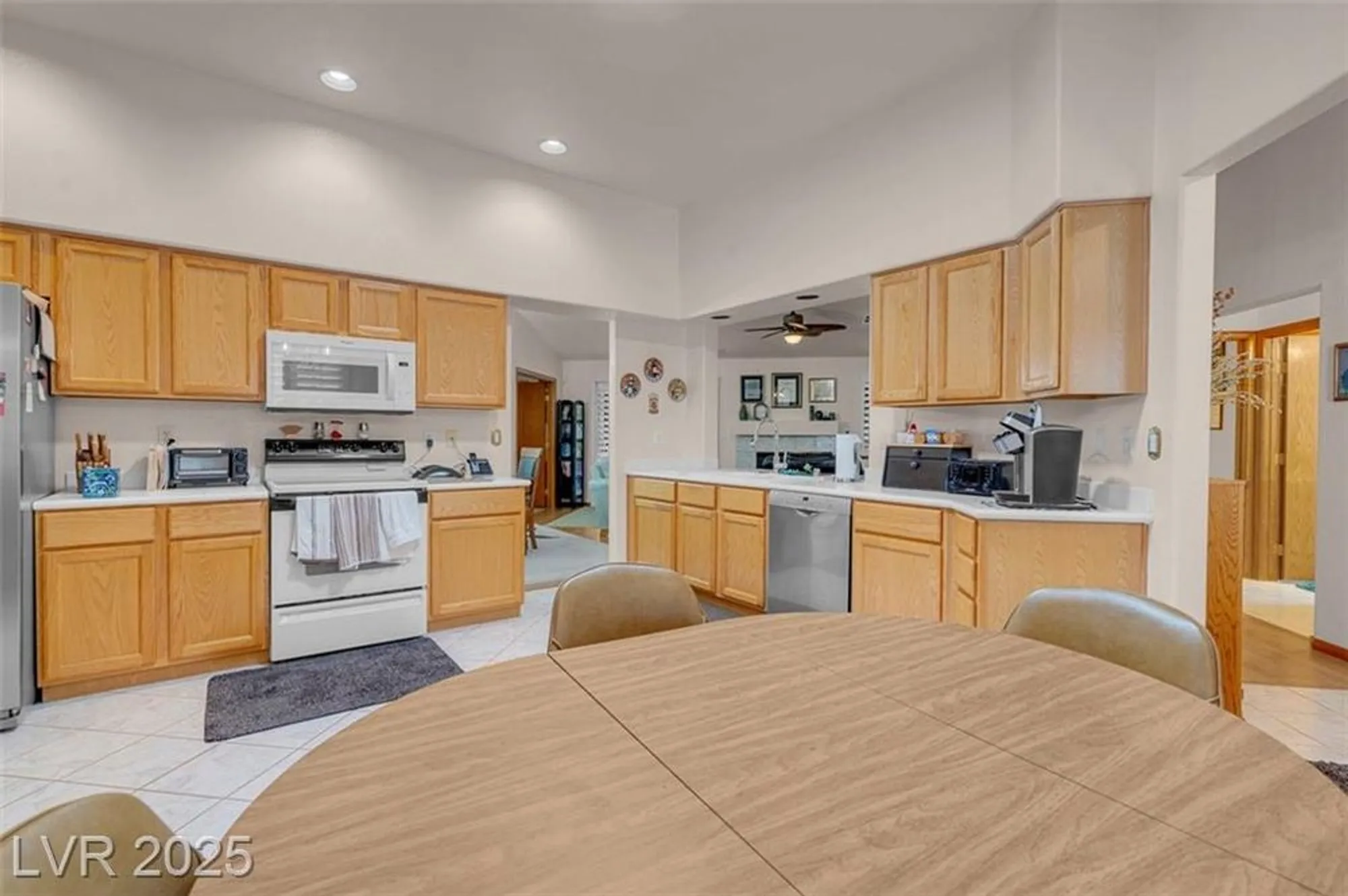 Property Slideshow image 15 of 46 | 5204 rim view ln, Las Vegas, NV, 89130