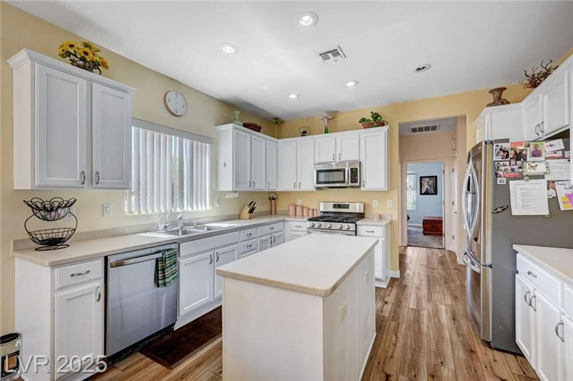 Property Slideshow image 15 of 60 | 580 carmel mesa dr, Henderson, NV, 89012