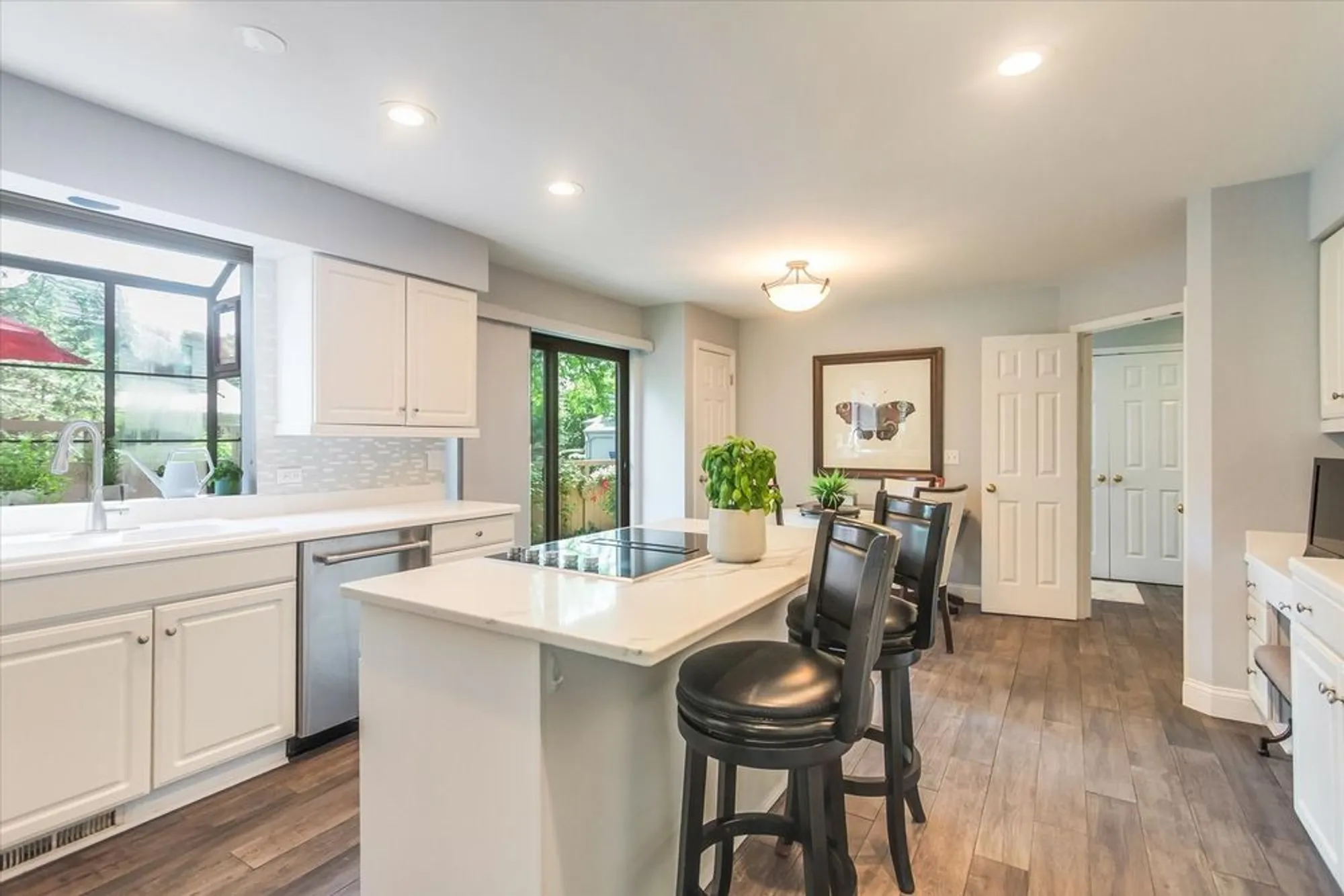 Property Slideshow image 10 of 42 | 970 longmeadow ct, Lake Barrington, IL, 60010