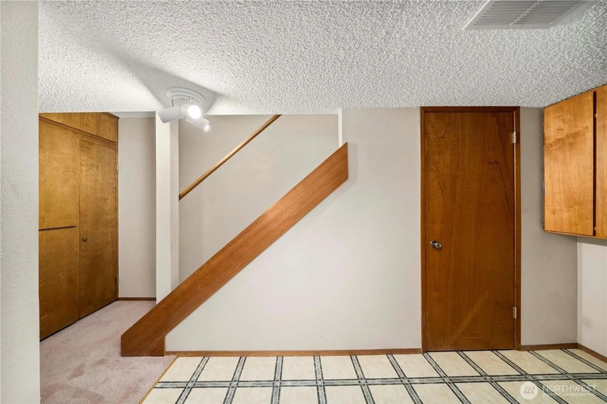 Property Slideshow image 19 of 35 | 10637 glen acres dr s # 10637, Seattle, WA, 98168