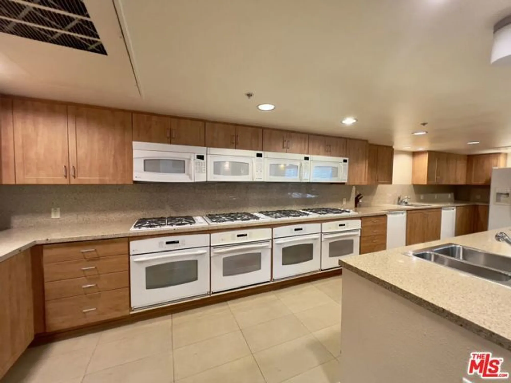 Property Slideshow image 30 of 45 | 267 s san pedro st 221, Los Angeles, CA, 90012