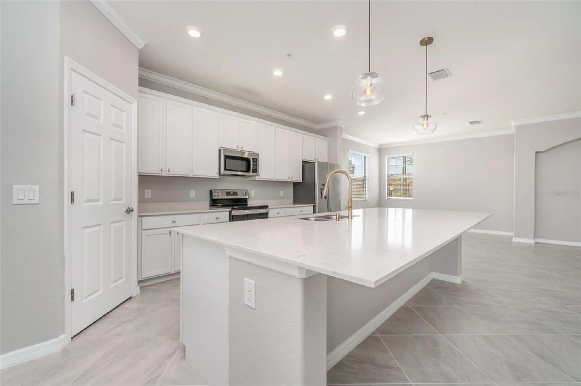 Property Slideshow image 12 of 33 | 10800 tarflower dr 202, Venice, FL, 34293
