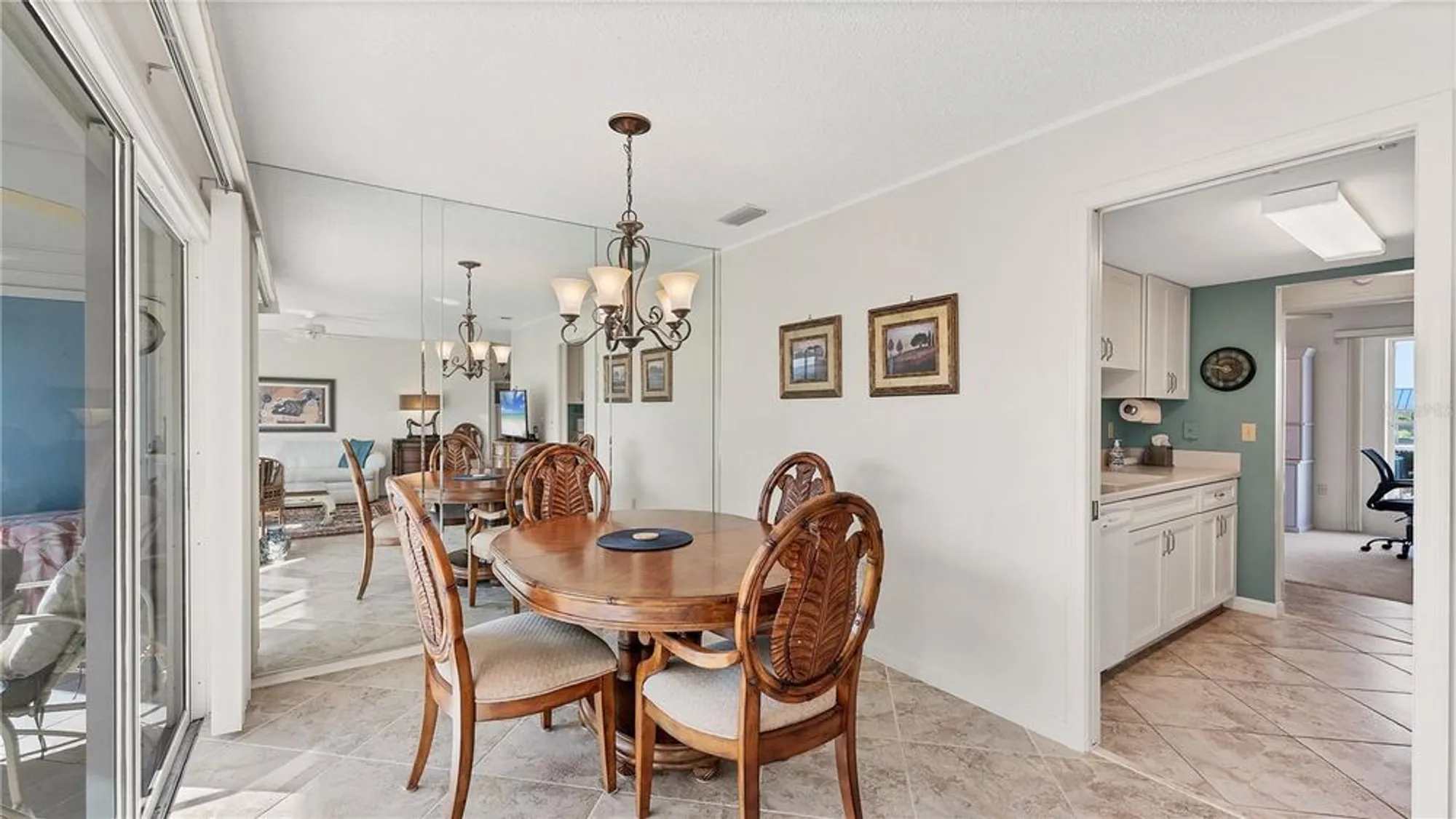 Property Slideshow image 14 of 54 | 983 sandpiper cir, Bradenton, FL, 34209