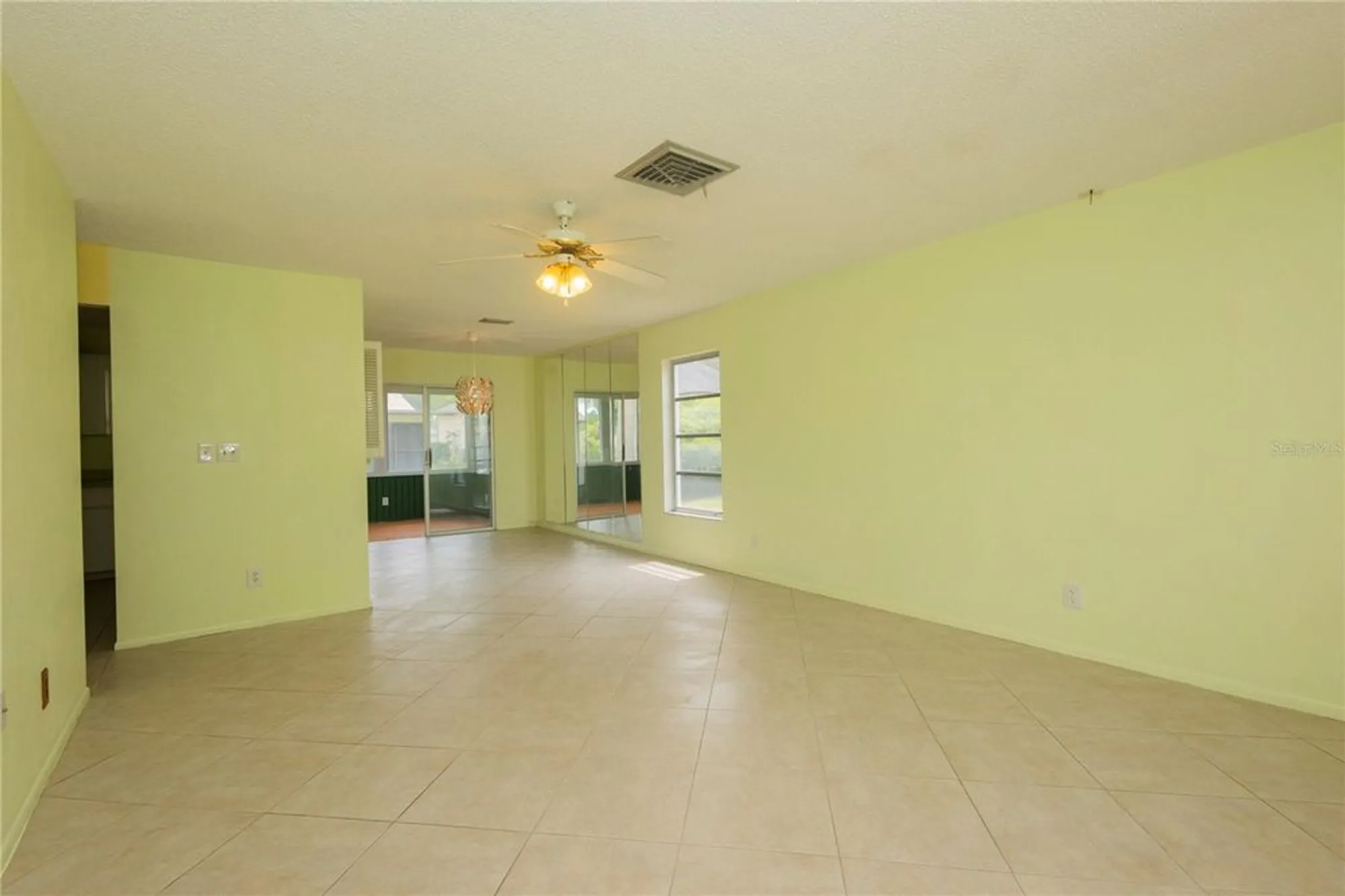 Property Slideshow image 4 of 37 | 8121 casuarina dr, Port Richey, FL, 34668
