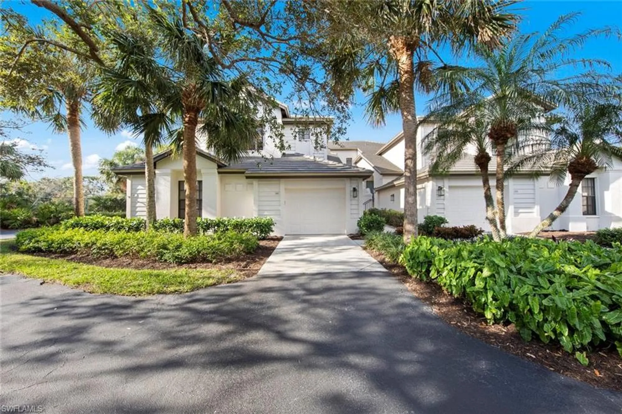 Property Slideshow image 6 of 40 | 27031 oakwood lake dr 201, Bonita Springs, FL, 34134