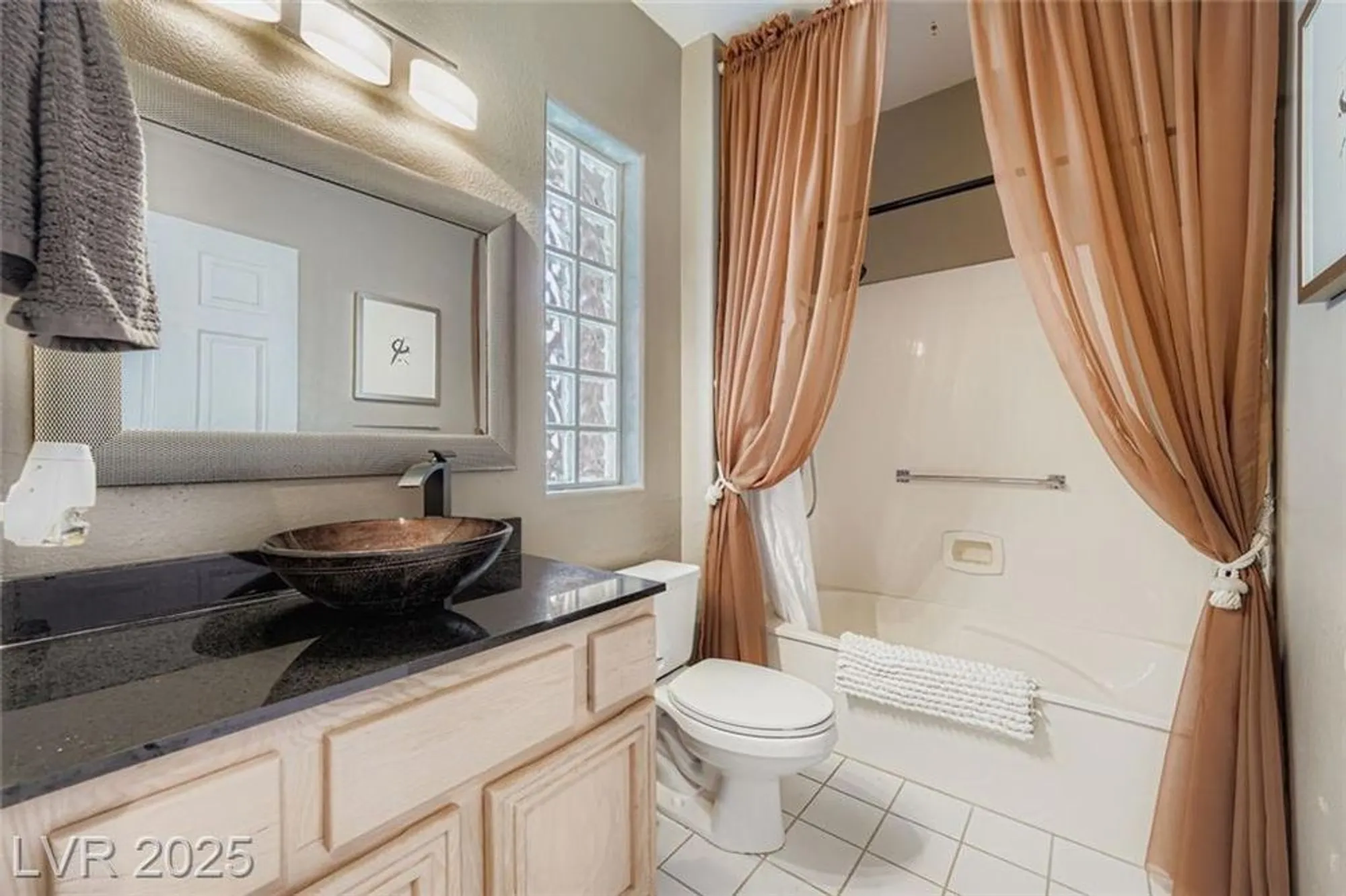 Property Slideshow image 17 of 21 | 2820 faiss dr, Las Vegas, NV, 89134