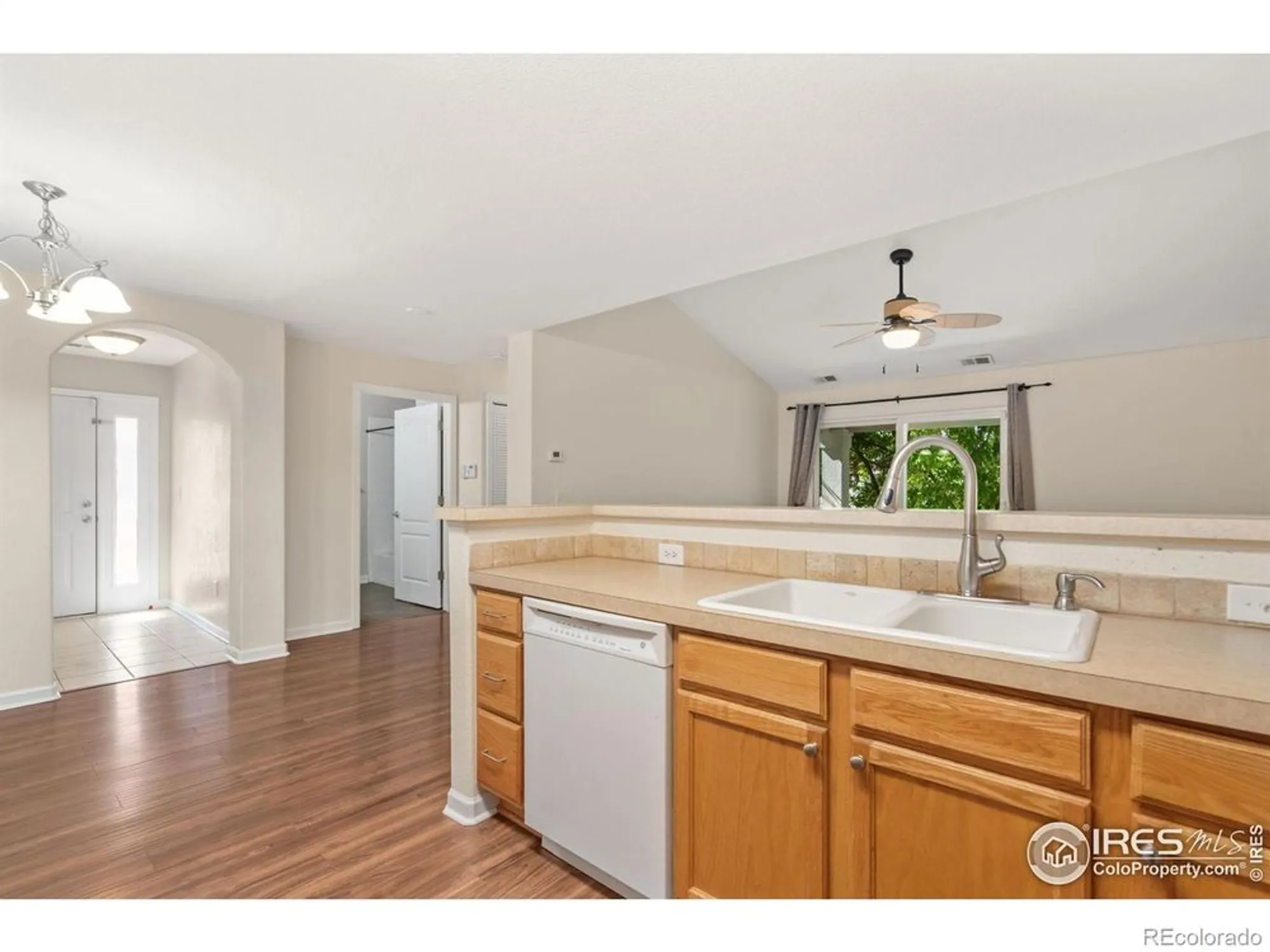 Property Slideshow image 11 of 19 | 4725 hahns peak dr unit 204, Loveland, CO, 80538
