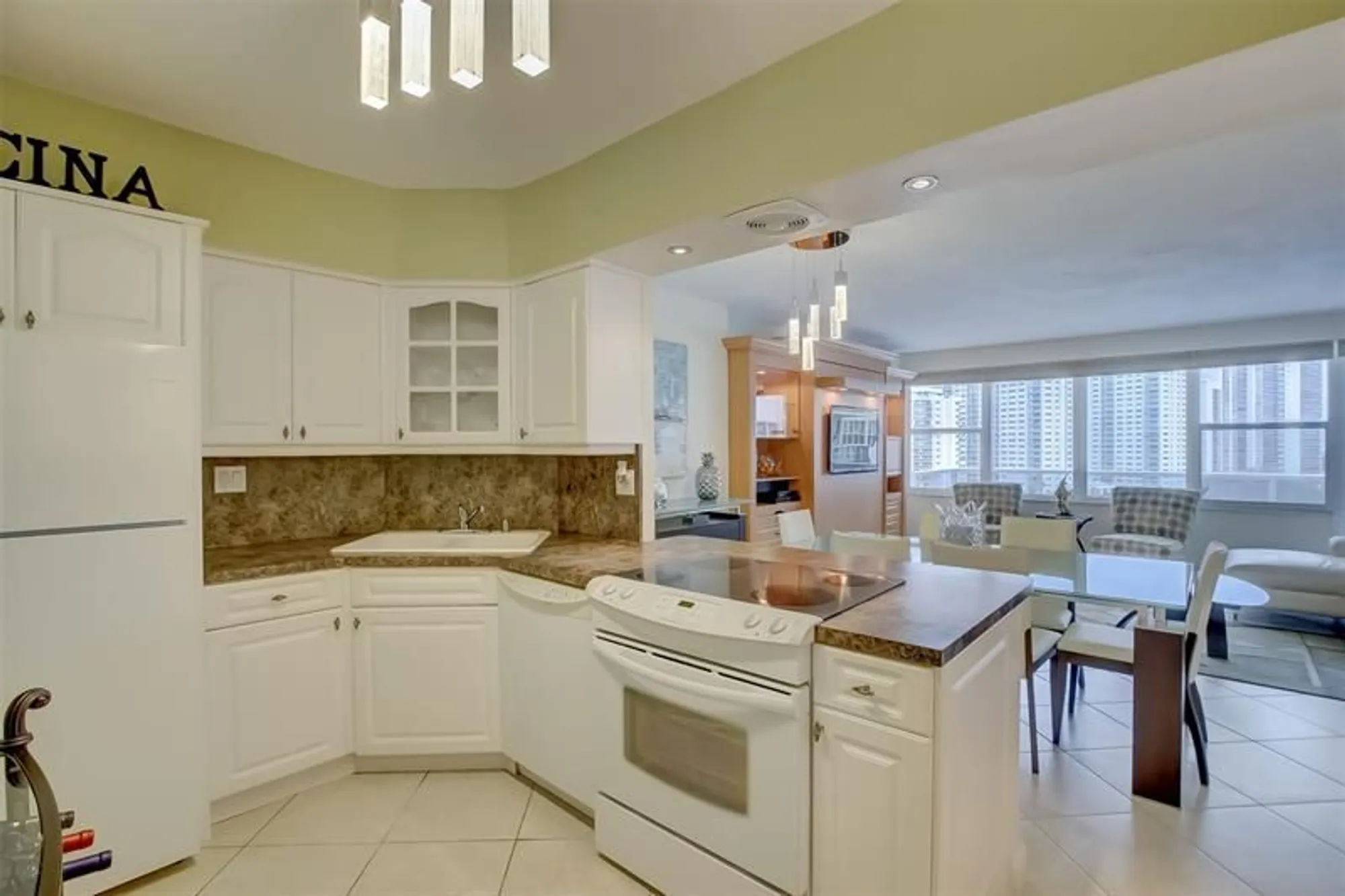 Property Slideshow image 17 of 24 | 3300 ne 36th st 1011, Fort Lauderdale, FL, 33308