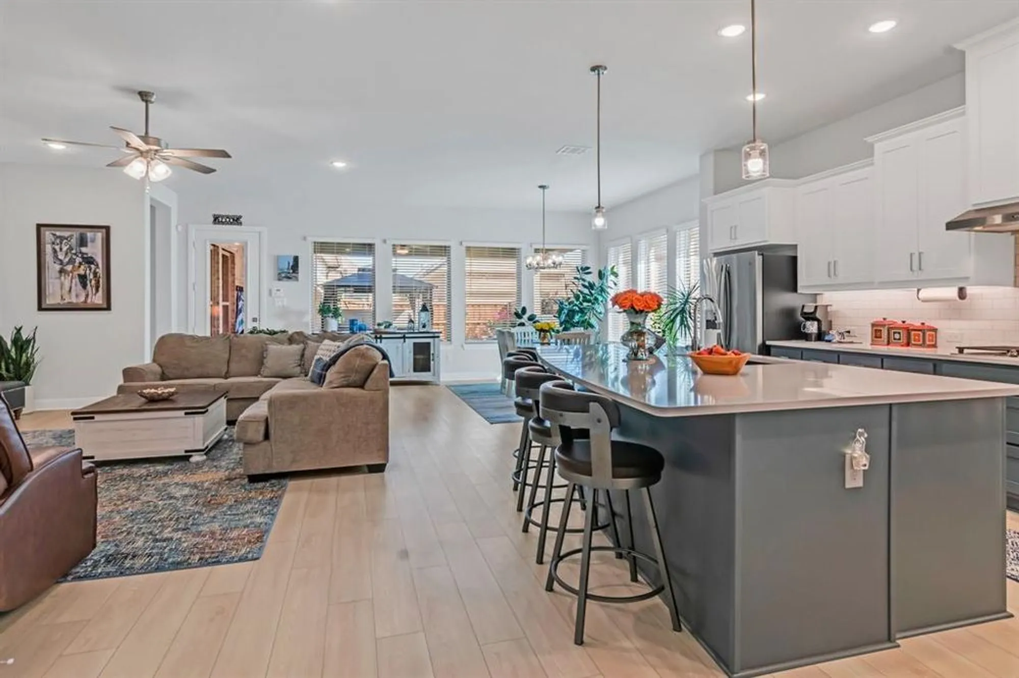 Property Slideshow image 8 of 39 | 4818 emerald grv, Arlington, TX, 76005