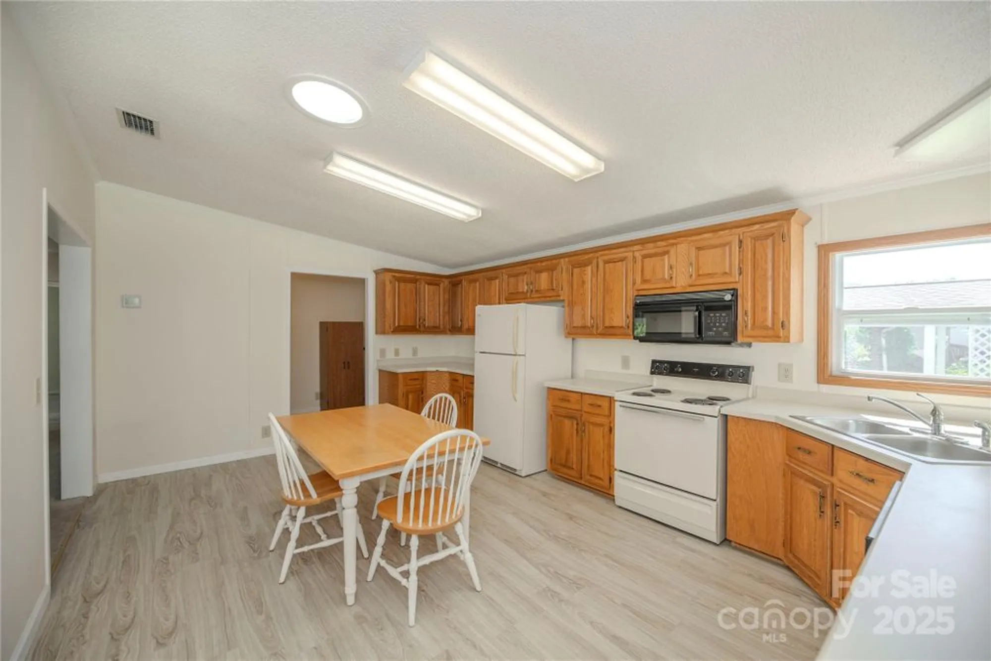 Property Slideshow image 5 of 22 | 14 beechnut dr, Hendersonville, NC, 28739