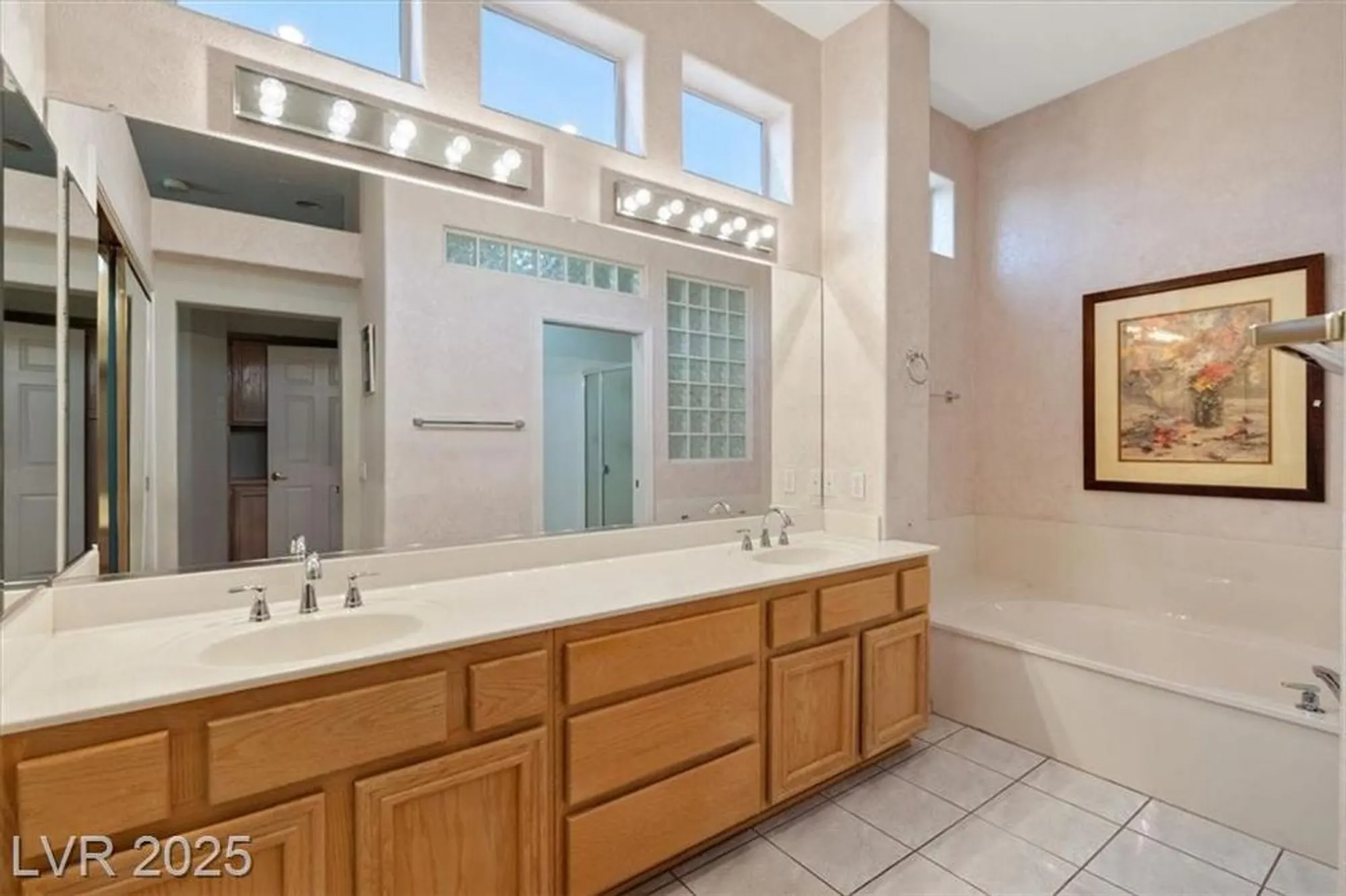 Property Slideshow image 16 of 34 | 2524 banora point dr, Las Vegas, NV, 89134