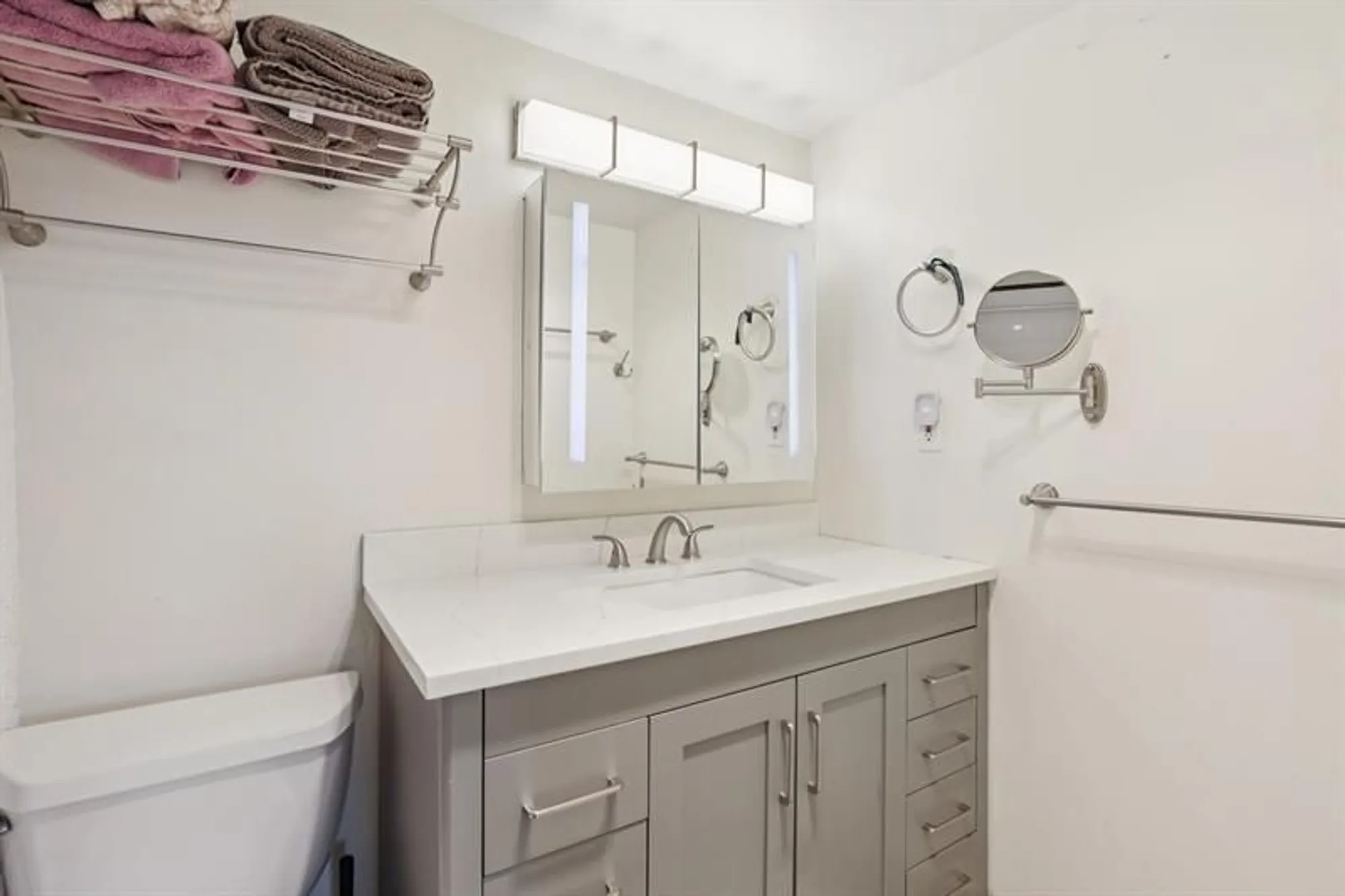 Property Slideshow image 23 of 39 | 1024 se 4th ave 204, Dania Beach, FL, 33004