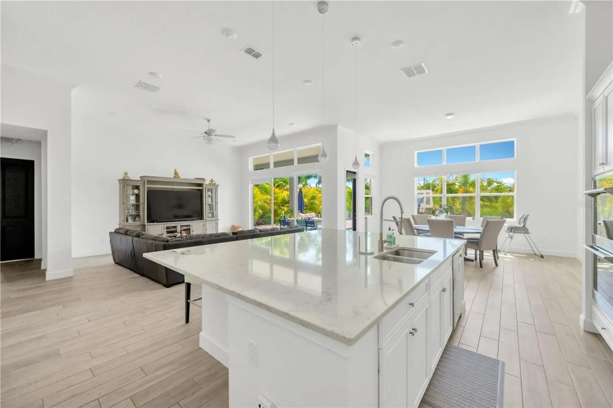 Property Slideshow image 13 of 59 | 832 manns harbor dr, Apollo Beach, FL, 33572