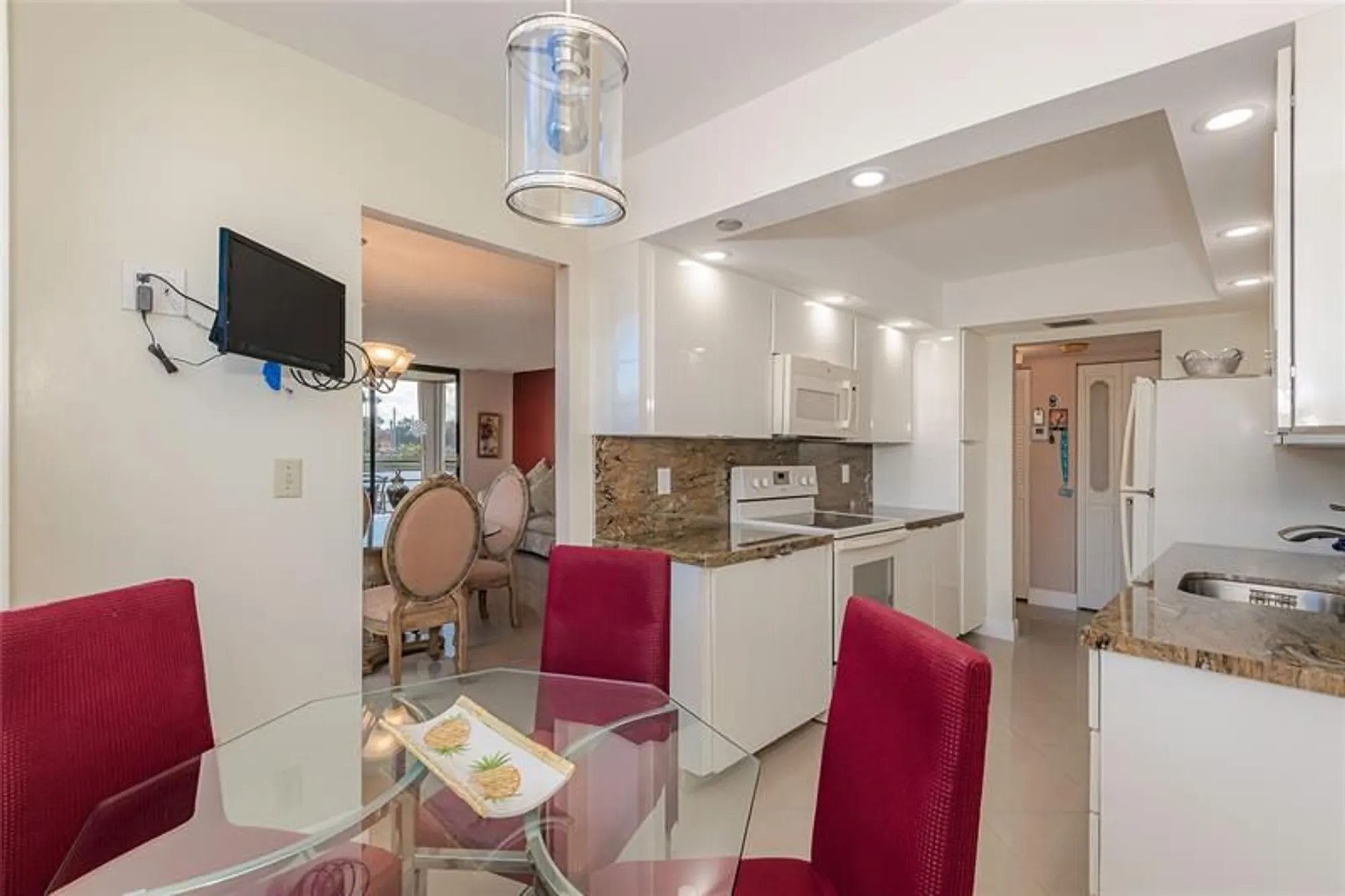Property Slideshow image 14 of 26 | 1200 saint charles pl l19, Pembroke Pines, FL, 33026