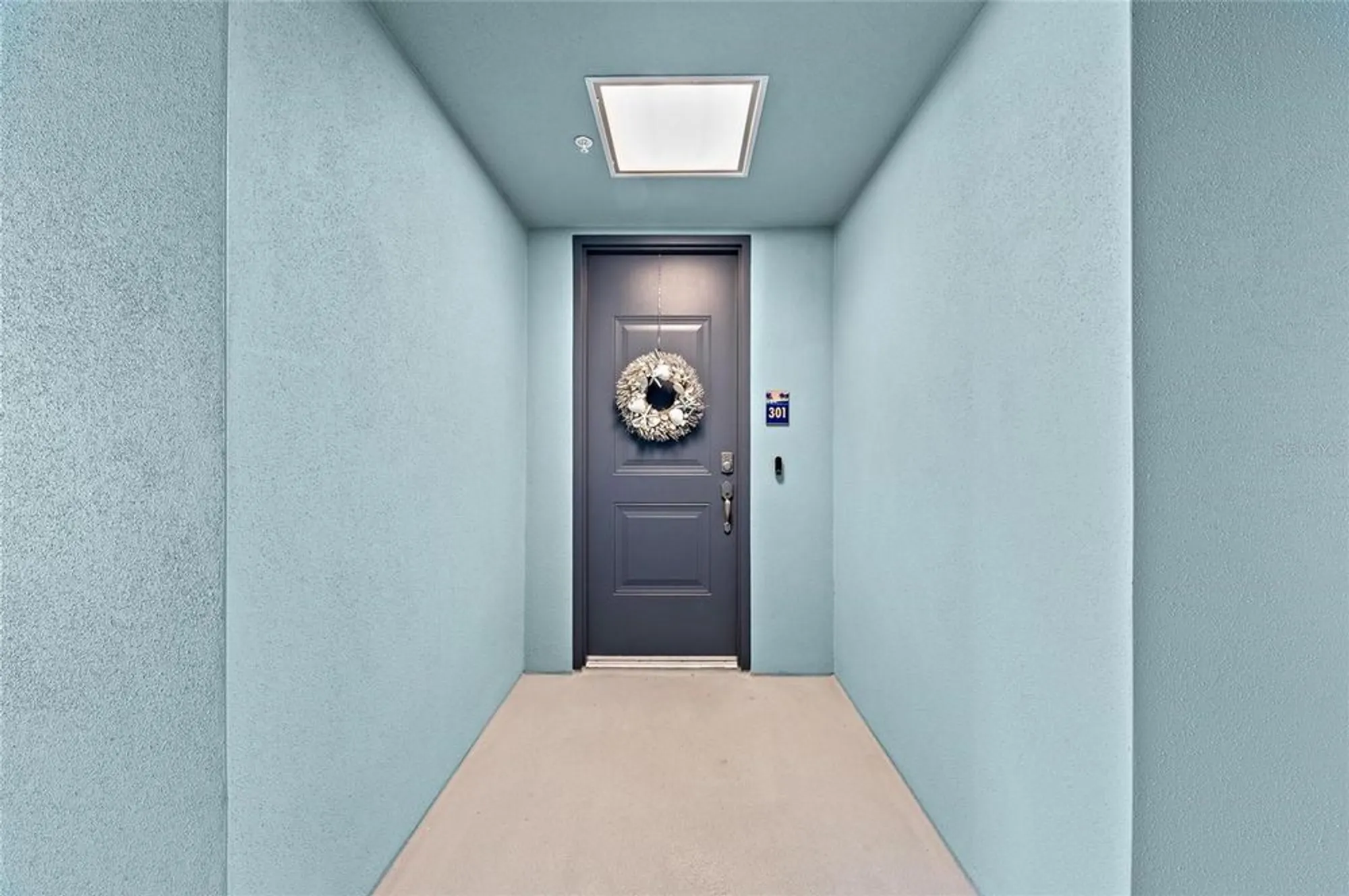 Property Slideshow image 7 of 100 | 387 aruba cir 301, Bradenton, FL, 34209