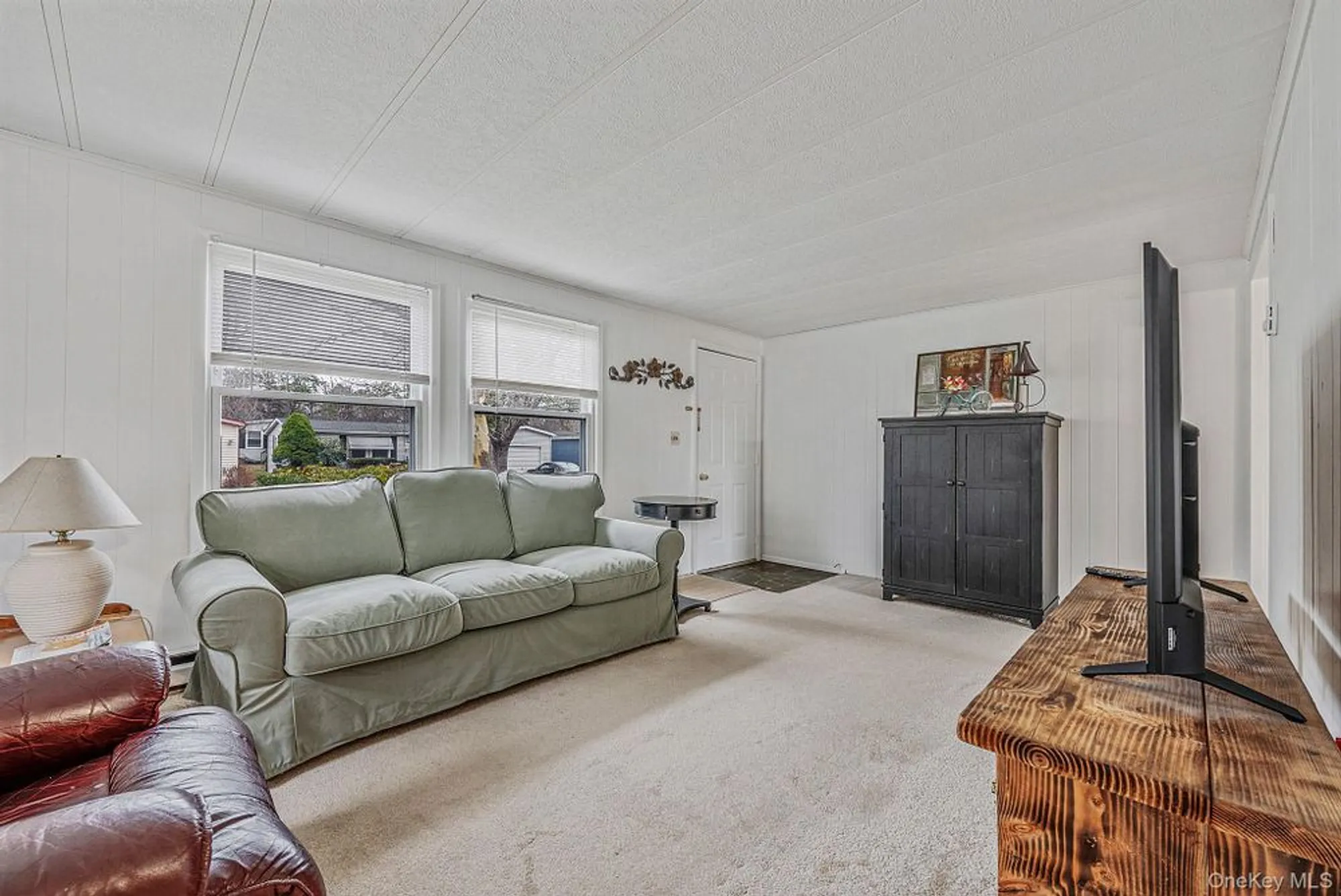 Property Slideshow image 4 of 23 | 22 limetree dr, Manorville, NY, 11949