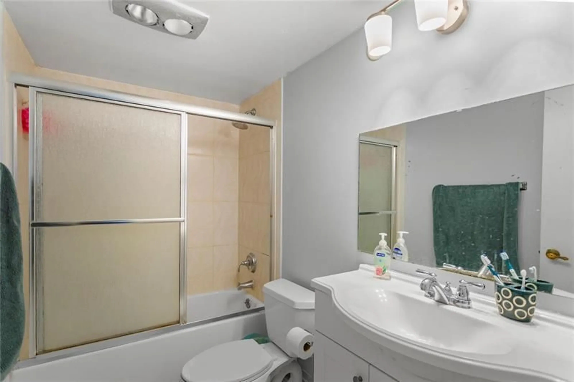 Property Slideshow image 33 of 44 | 8990 s hollybrook blvd 305, Pembroke Pines, FL, 33025