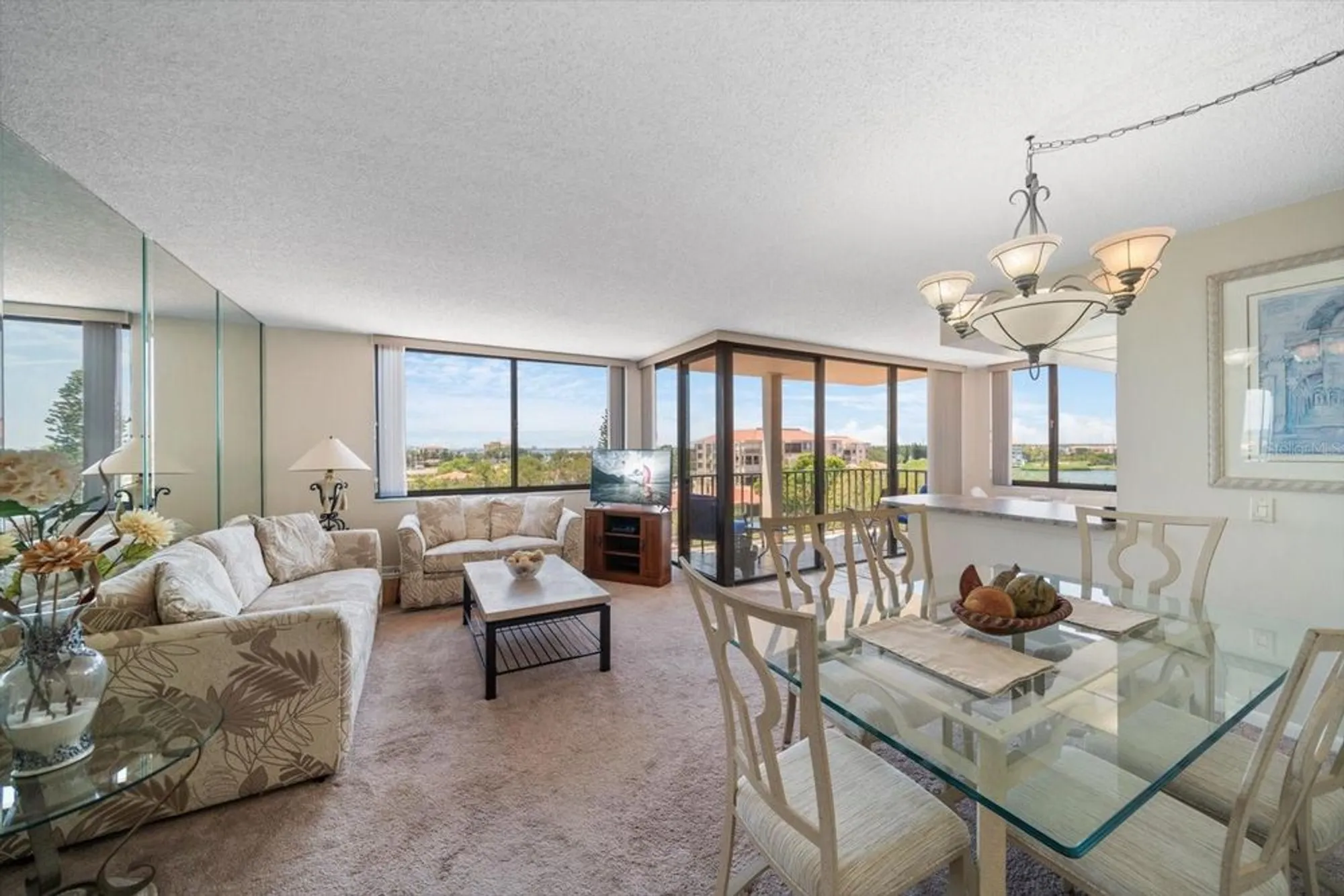 Property Slideshow image 4 of 34 | 6218 palma del mar blvd s apt 606, St Petersburg, FL, 33715