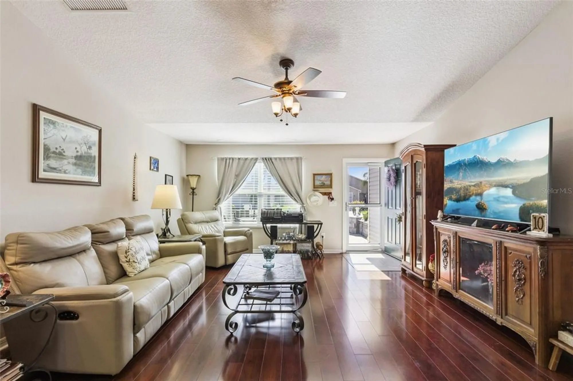 Property Slideshow image 16 of 75 | 909 abaco path, The Villages, FL, 32163