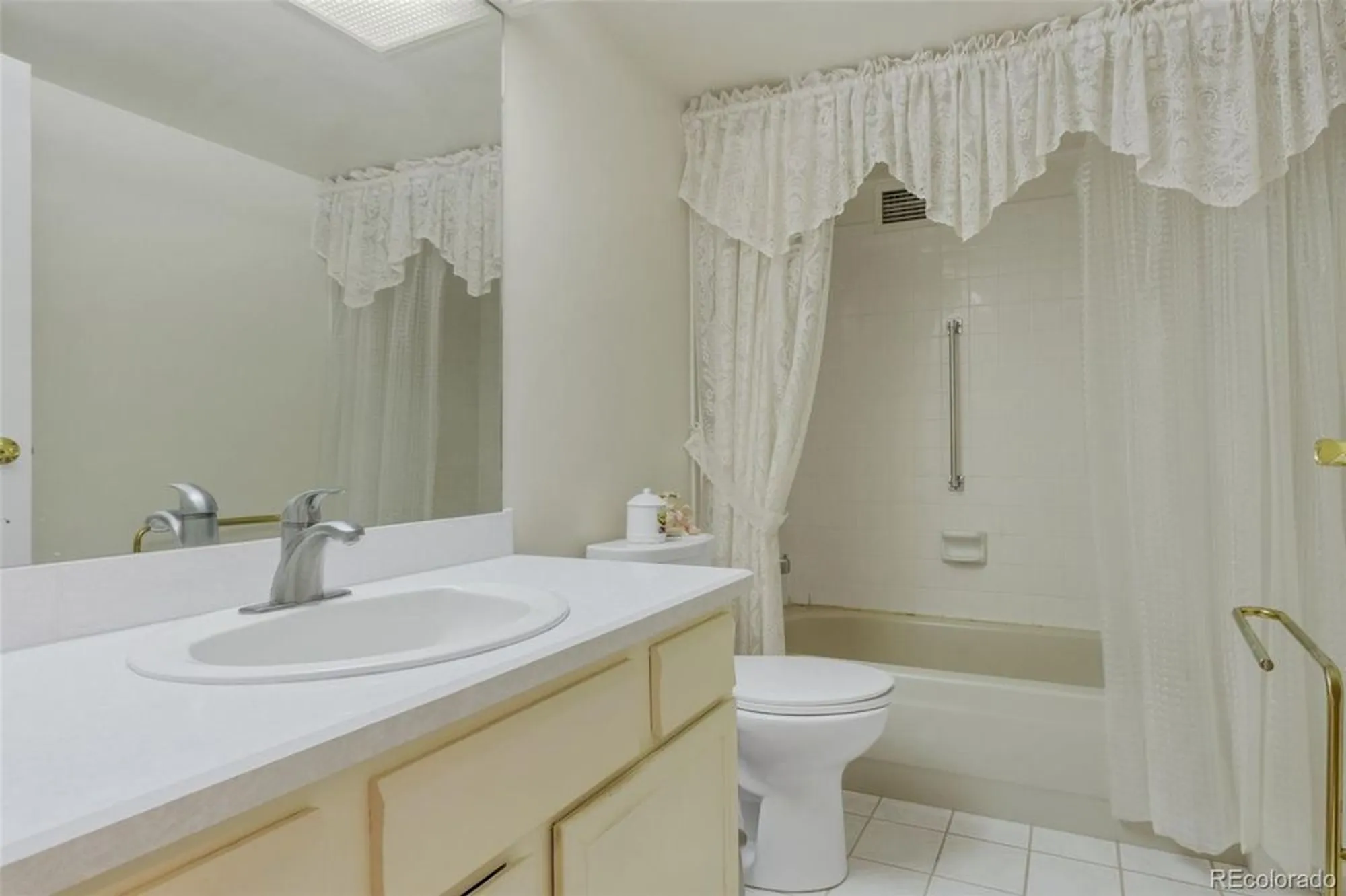 Property Slideshow image 15 of 21 | 13691 e marina dr 301, Aurora, CO, 80014
