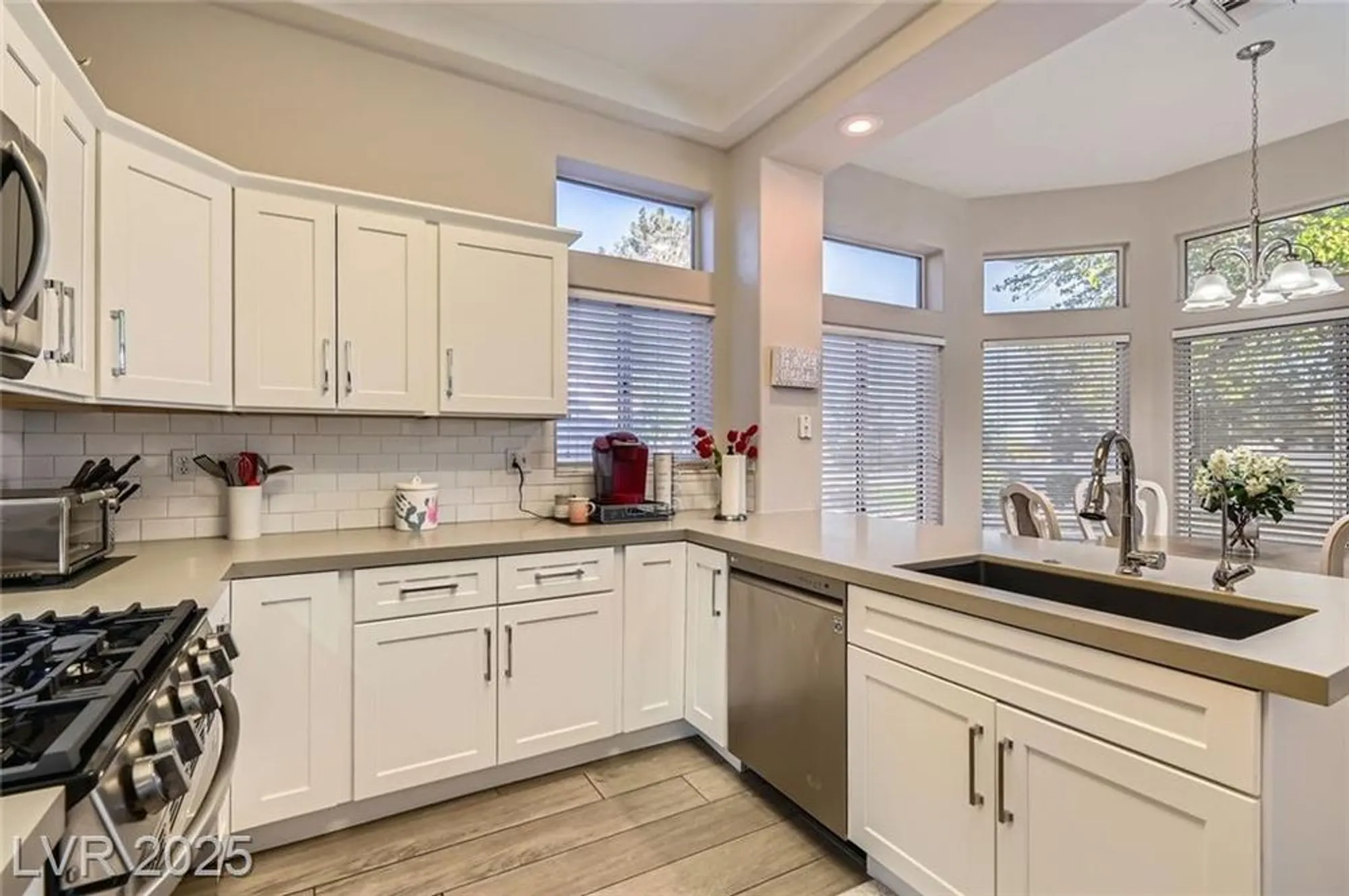 Property Slideshow image 8 of 36 | 10309 broom hill dr, Las Vegas, NV, 89134