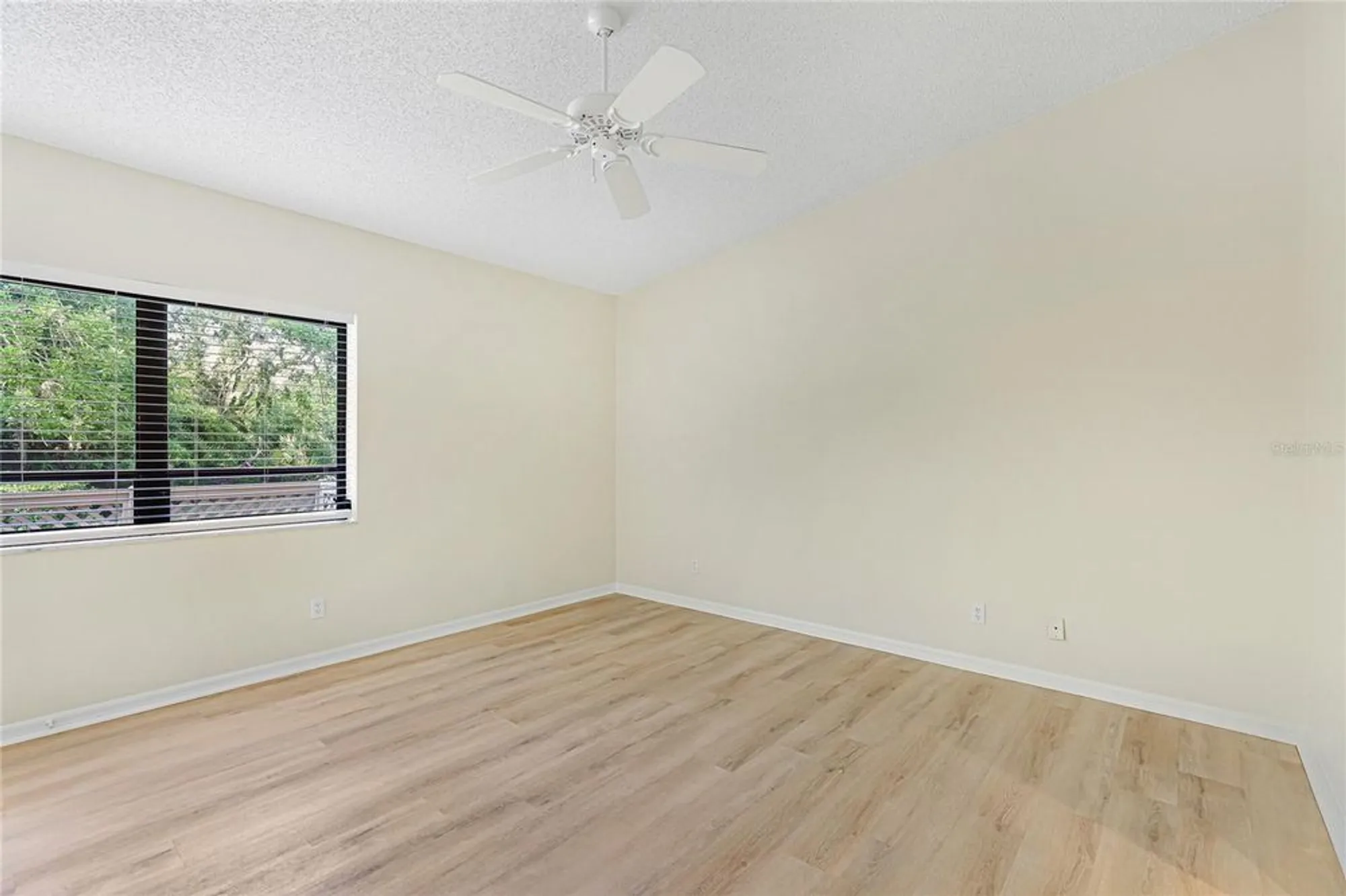 Property Slideshow image 16 of 44 | 7106 saint andrews ln, Sarasota, FL, 34243