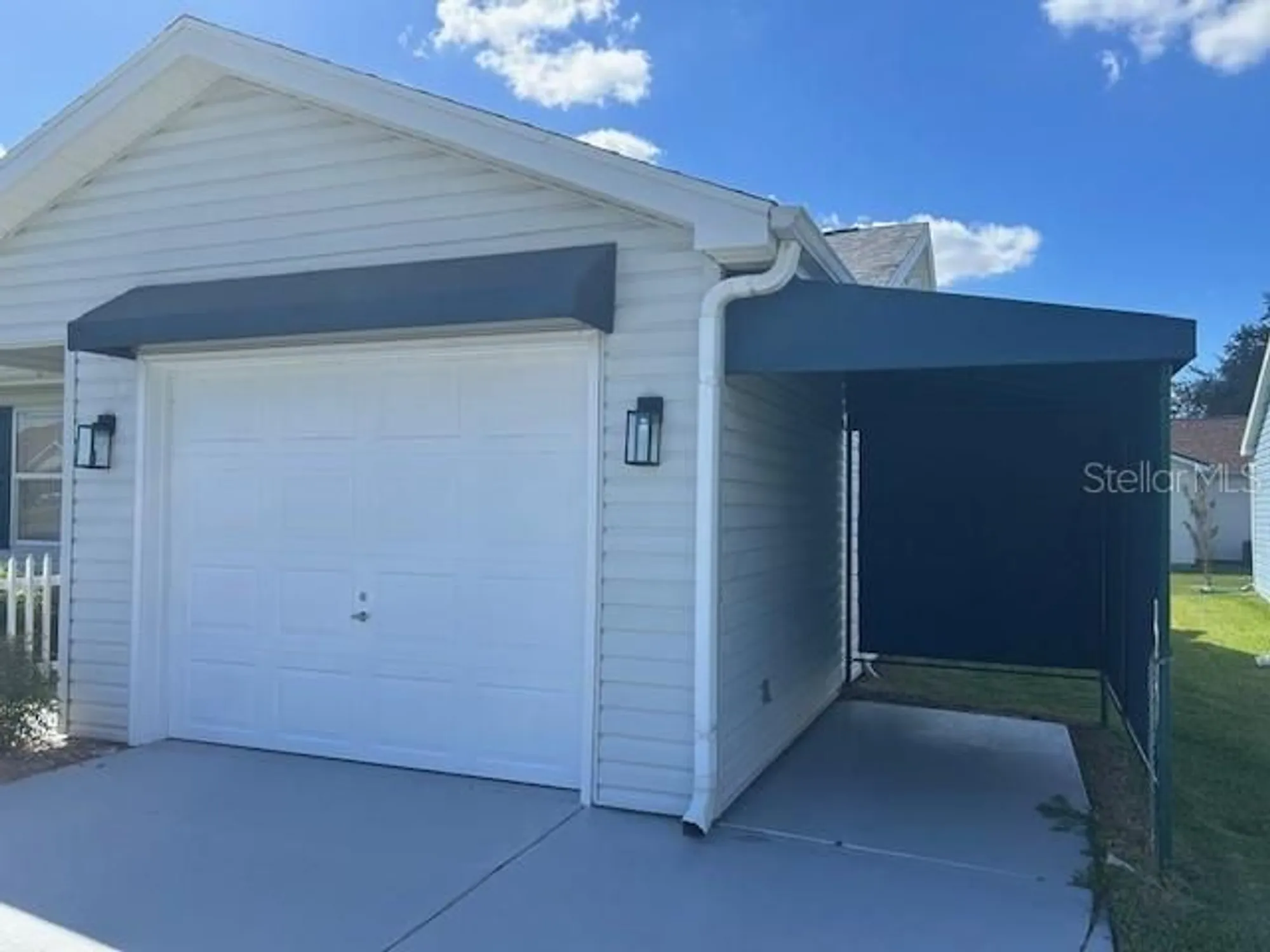 Property Slideshow image 2 of 41 | 528 valencia pl, Lady Lake, FL, 32159