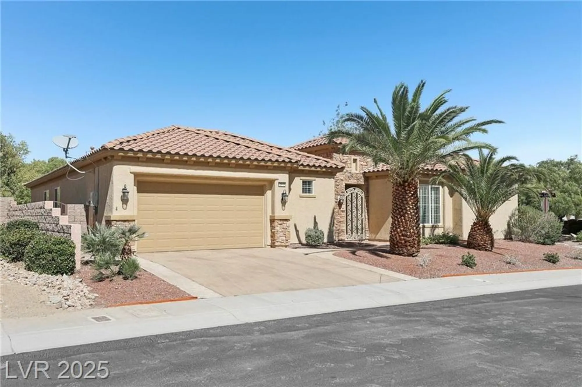 Property Slideshow image 2 of 46 | 2318 shorewood hills ave, Henderson, NV, 89052