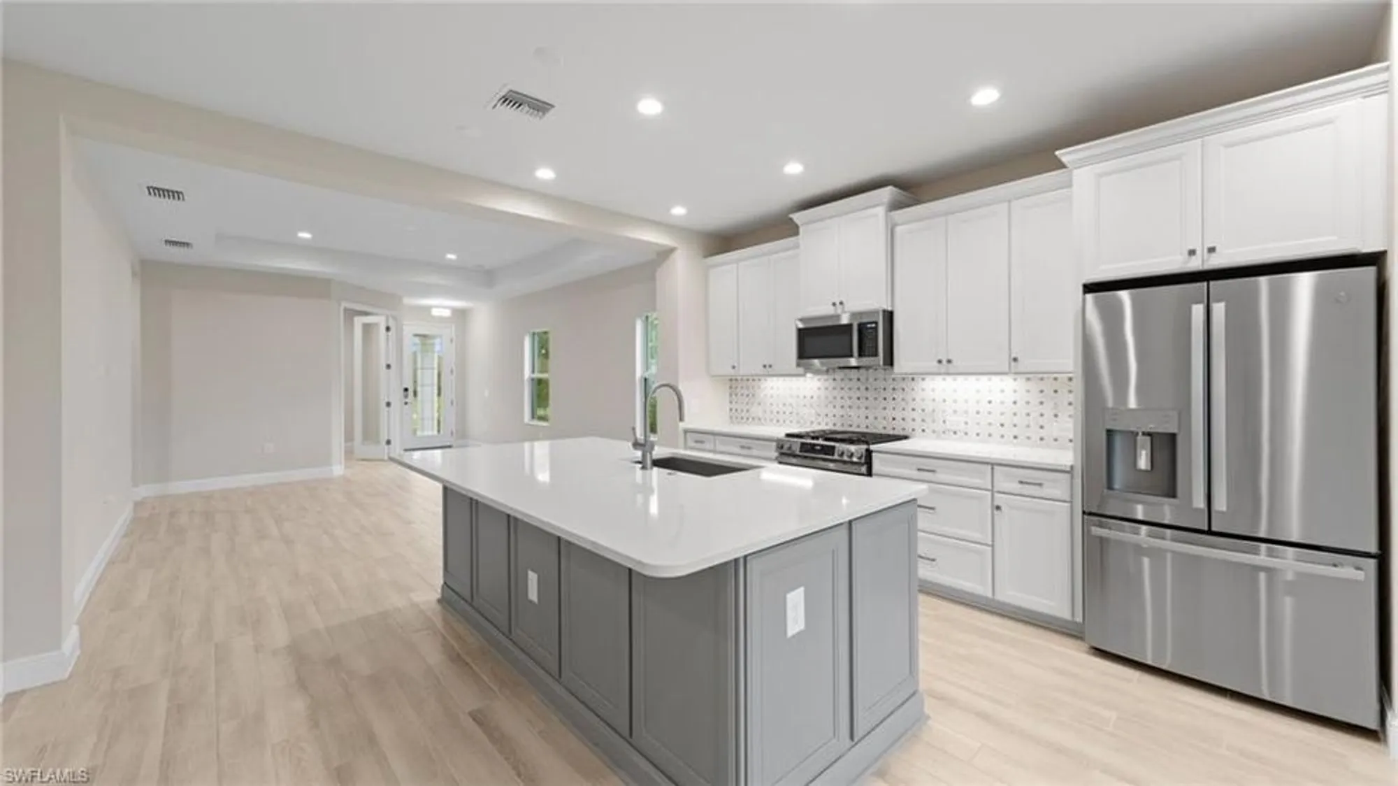 Property Slideshow image 10 of 33 | 2937 heritage pines dr, Fort Myers, FL, 33905