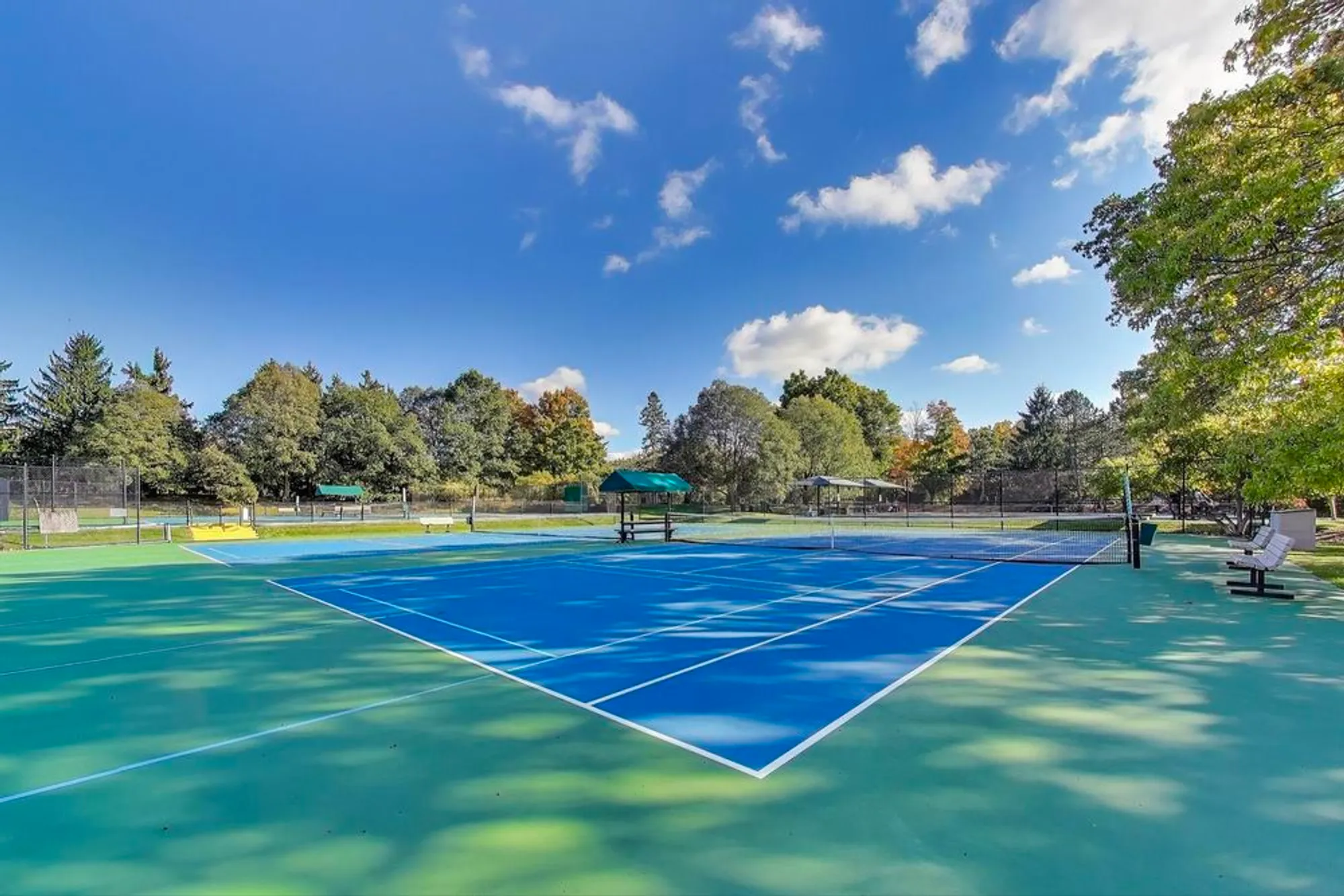 Property Slideshow image 23 of 24 | 220 thornhill ln d, Lake Barrington, IL, 60010