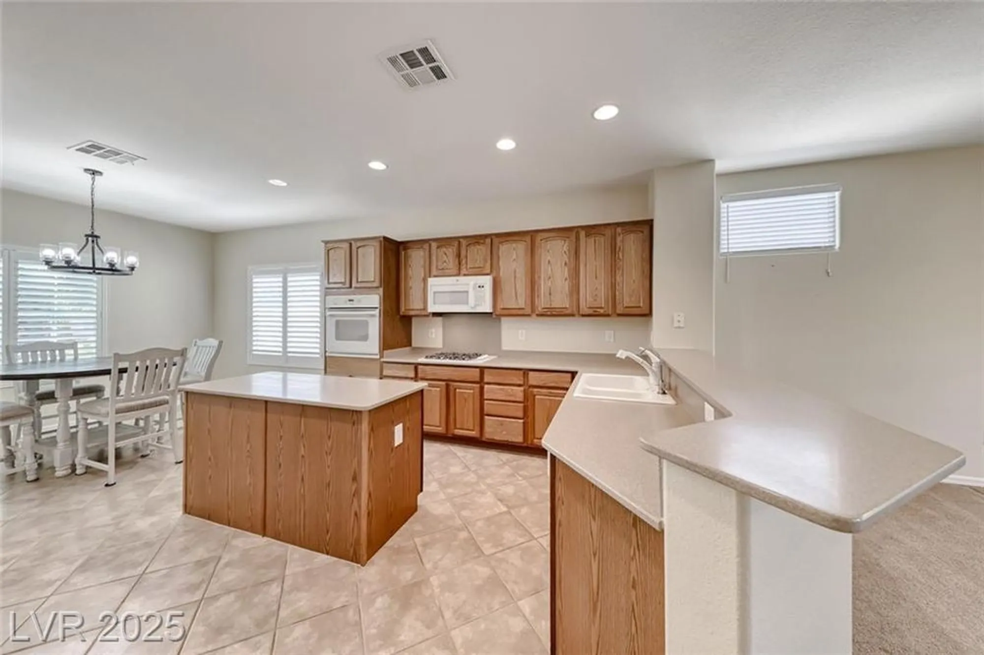 Property Slideshow image 15 of 56 | 2218 sandstone cliffs dr, Henderson, NV, 89044
