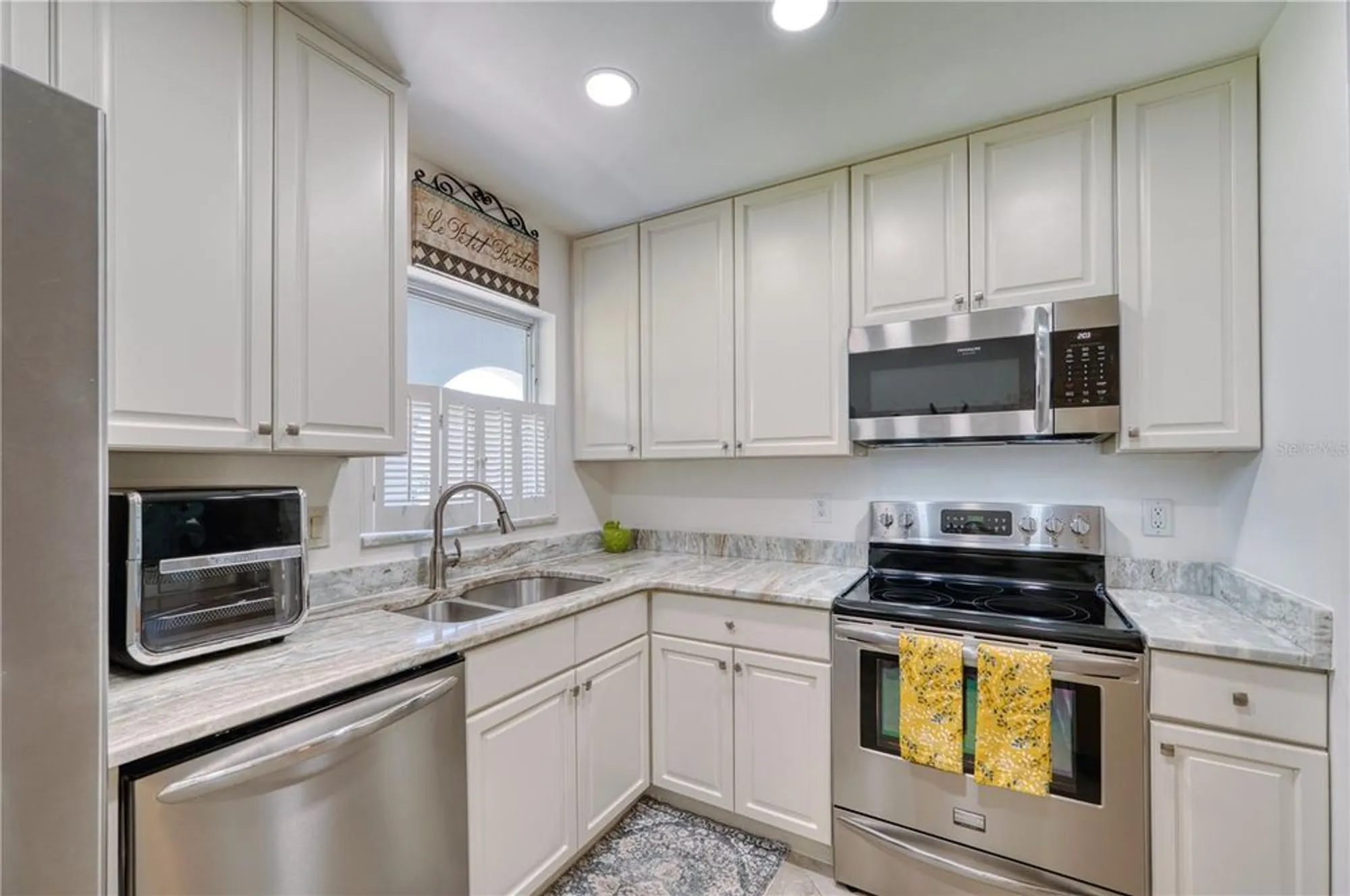 Property Slideshow image 7 of 21 | 3807 41st street ct, Bradenton, FL, 34205