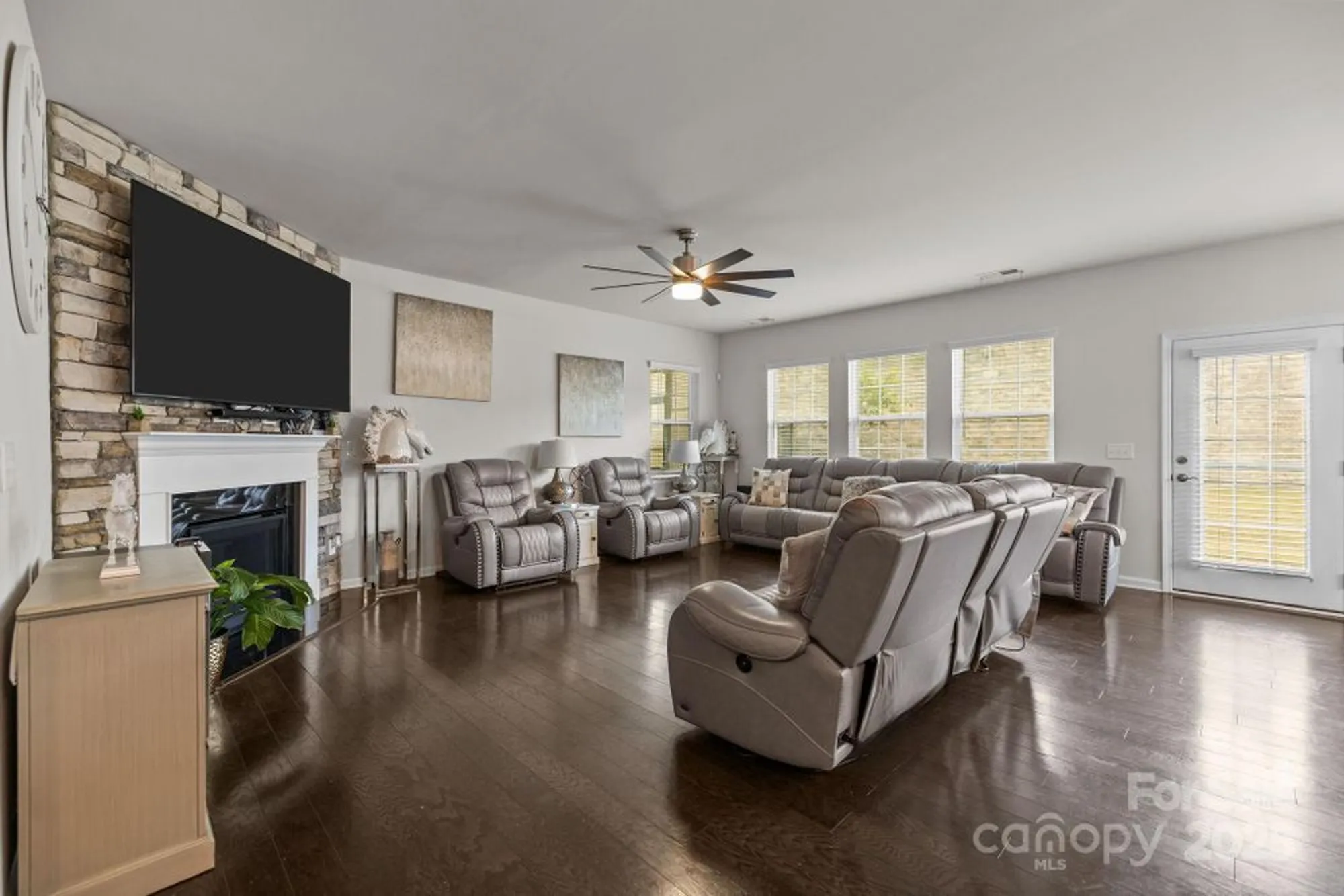 Property Slideshow image 11 of 25 | 16812 lookout landing ln, Charlotte, NC, 28278
