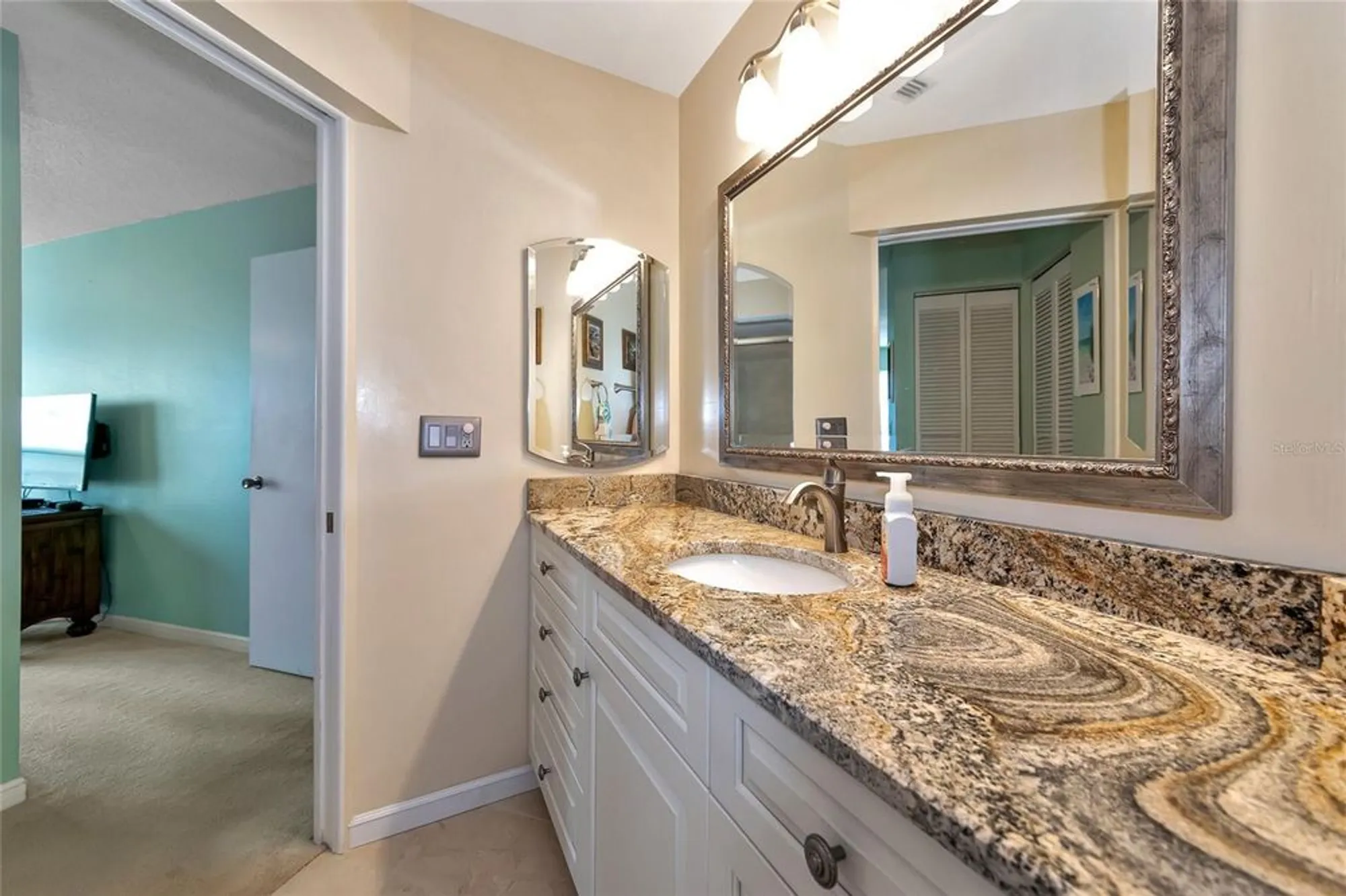Property Slideshow image 23 of 53 | 829 audubon dr # 829, Bradenton, FL, 34209