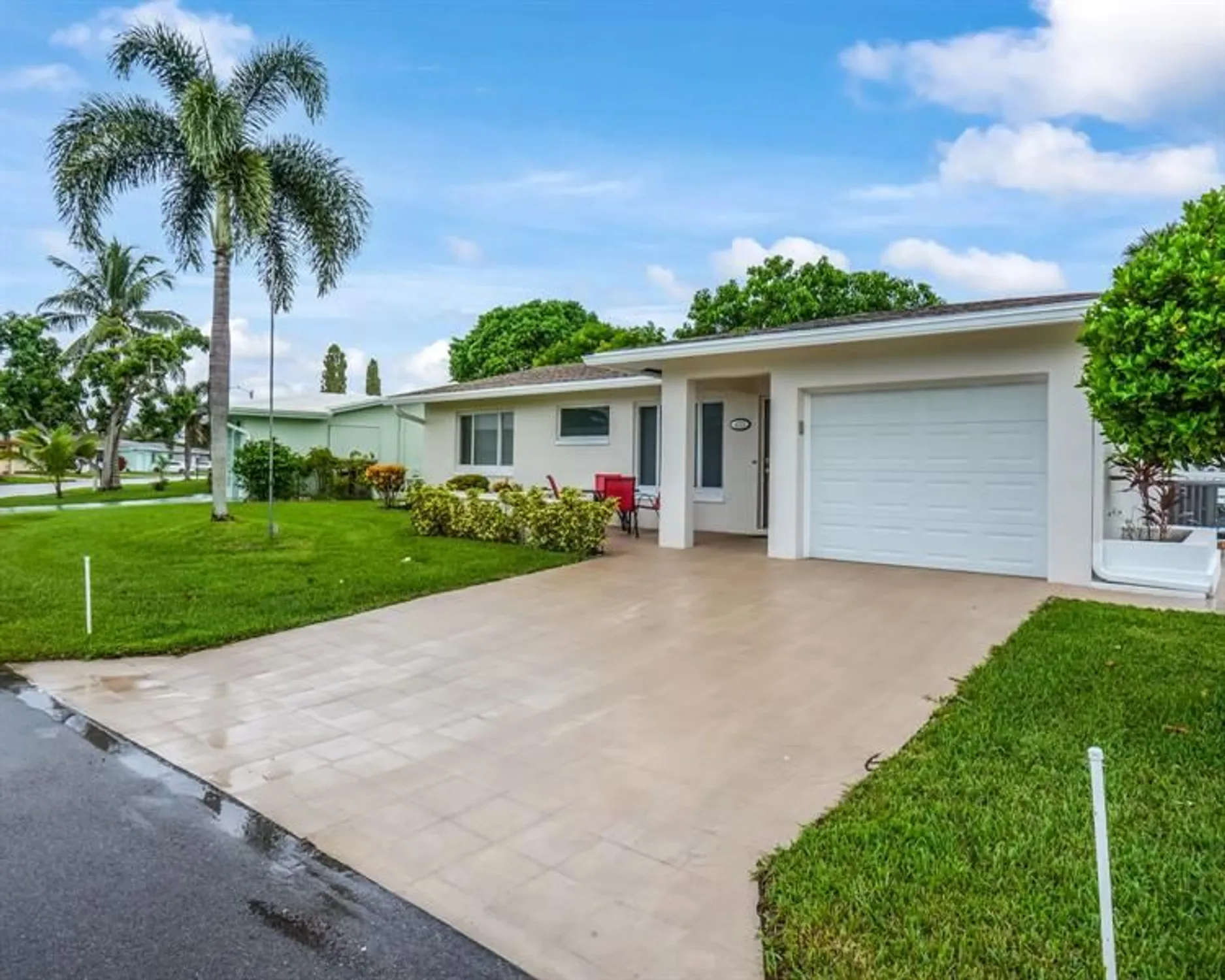 Property Slideshow image 19 of 42 | 4513 nw 43rd ter, Tamarac, FL, 33319